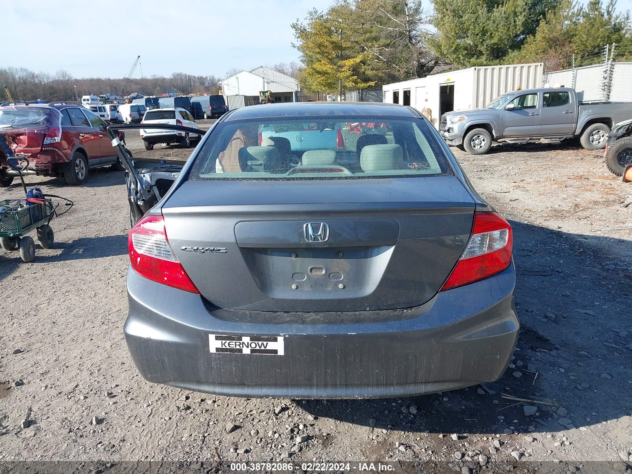 Photo 15 VIN: 19XFB2F84CE327266 - HONDA CIVIC 