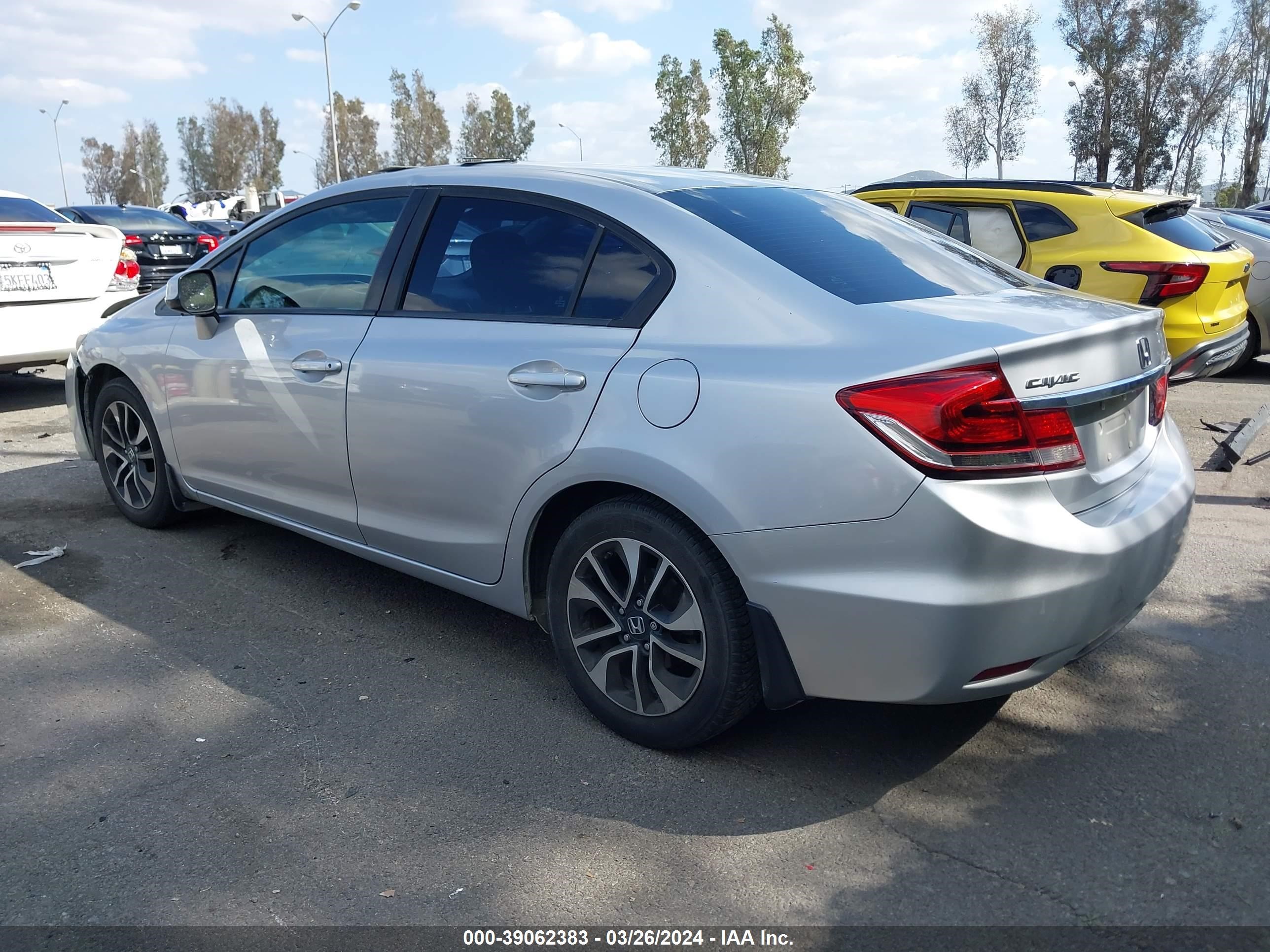 Photo 2 VIN: 19XFB2F84DE279799 - HONDA CIVIC 