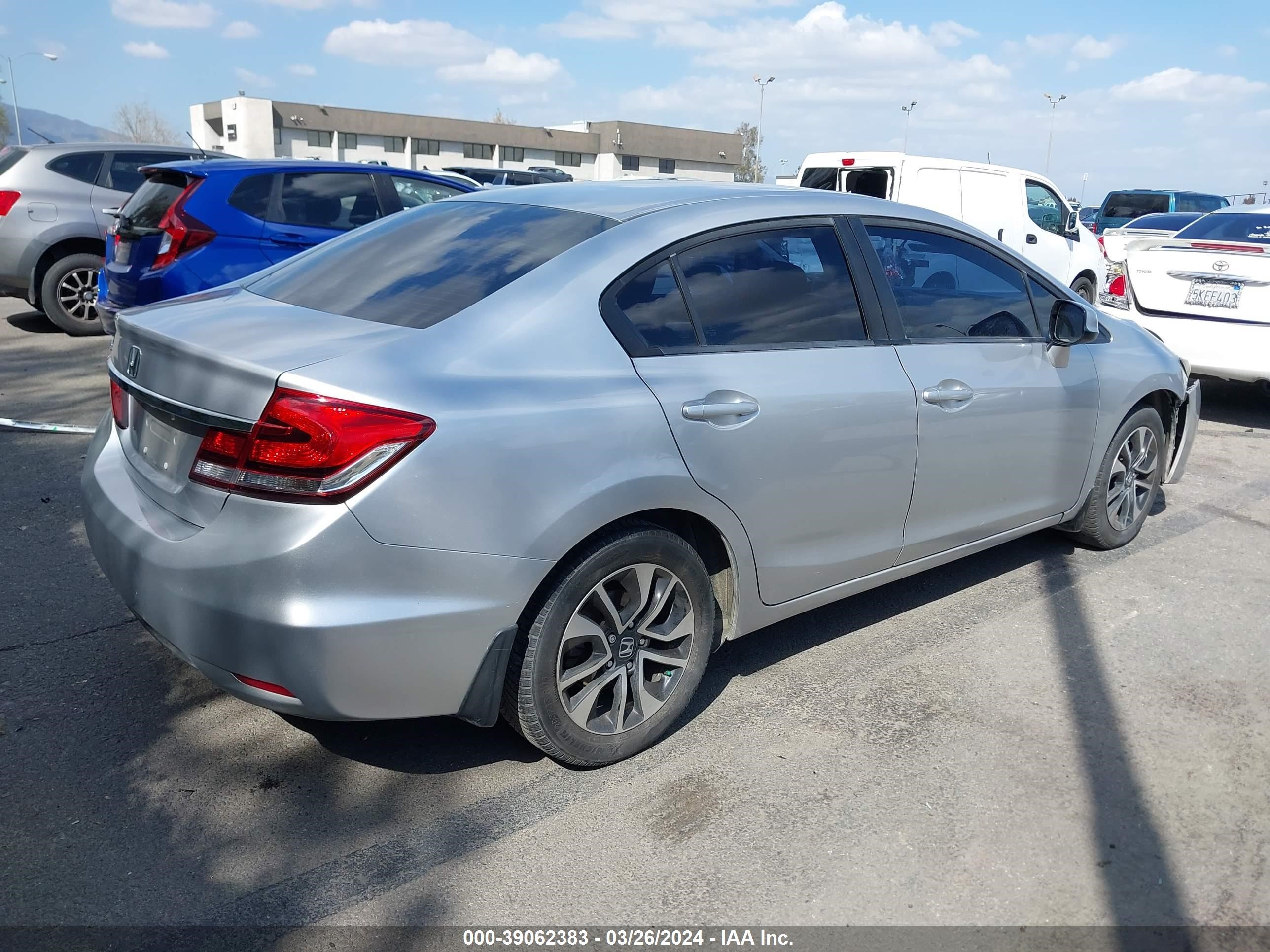 Photo 3 VIN: 19XFB2F84DE279799 - HONDA CIVIC 