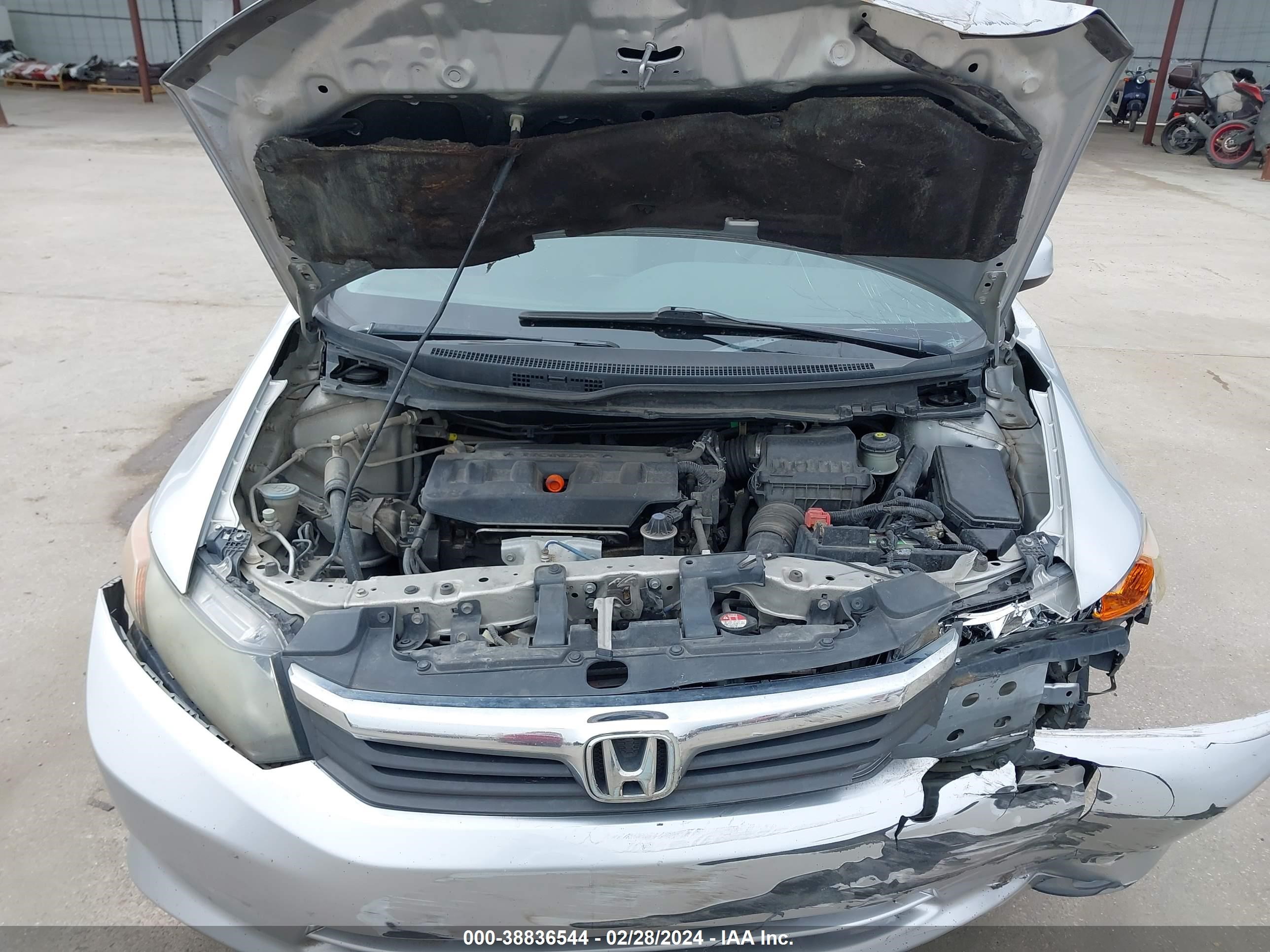 Photo 9 VIN: 19XFB2F85CE059067 - HONDA CIVIC 