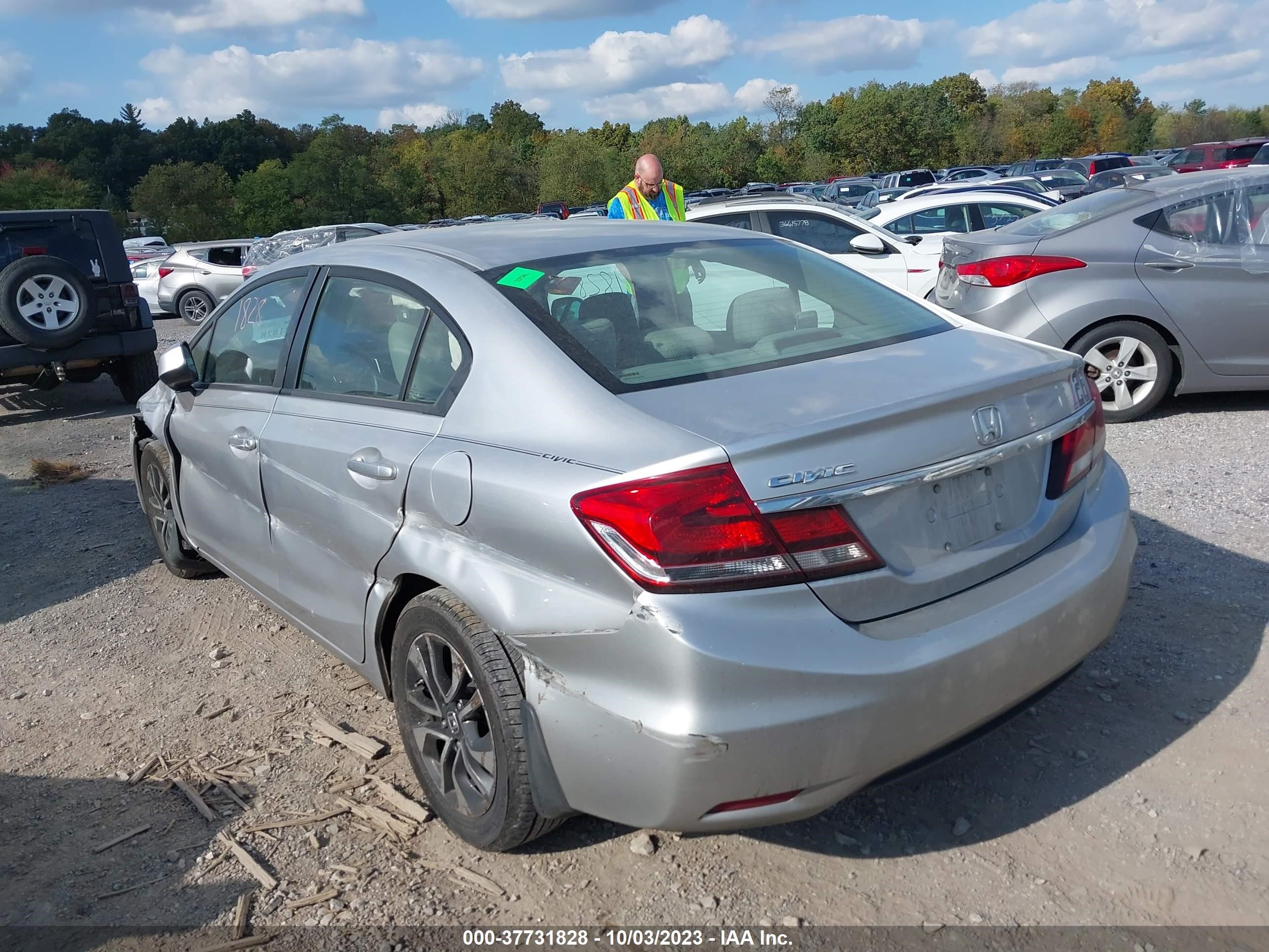 Photo 2 VIN: 19XFB2F85DE254135 - HONDA CIVIC 