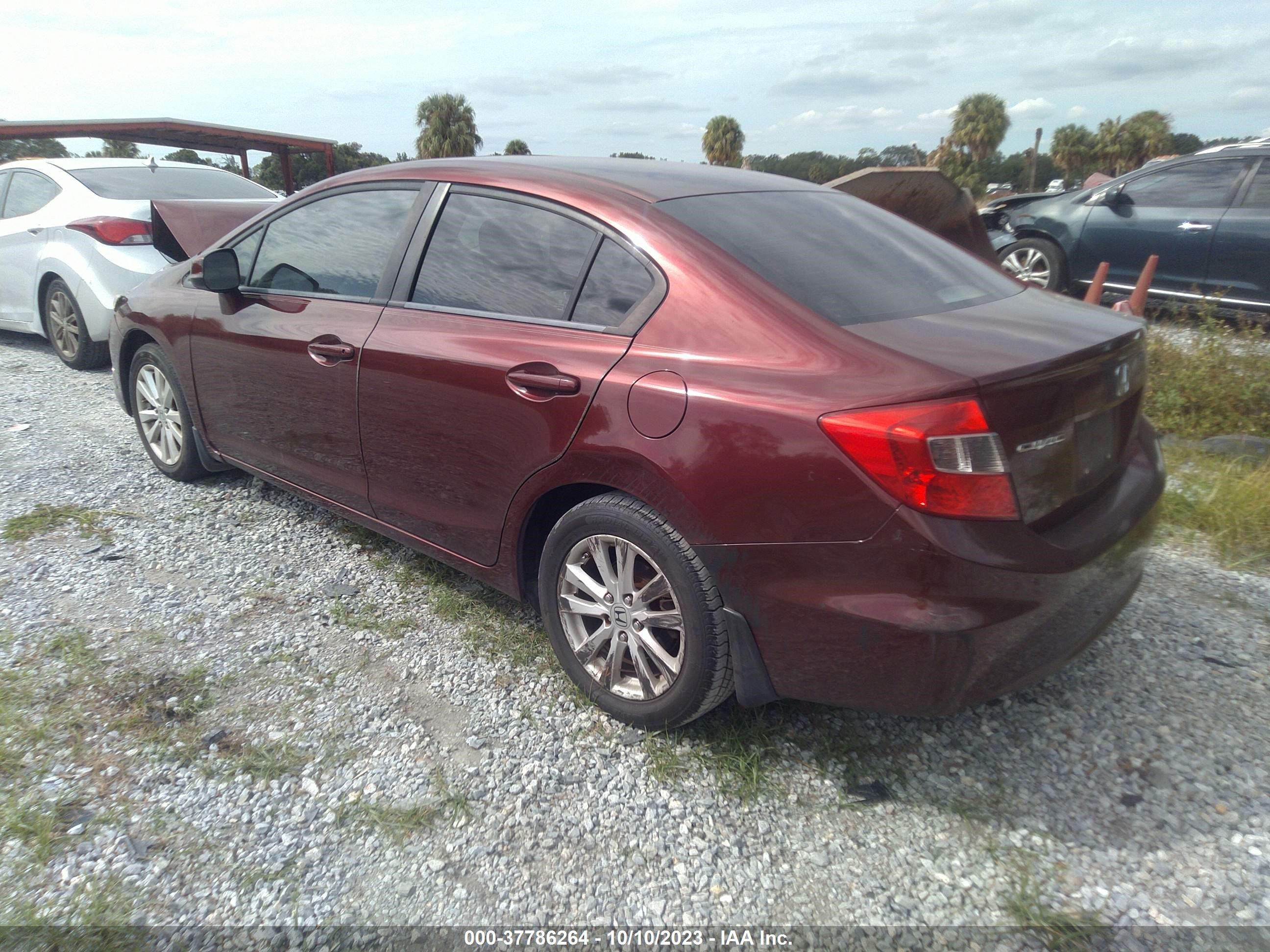 Photo 2 VIN: 19XFB2F86CE030628 - HONDA CIVIC 