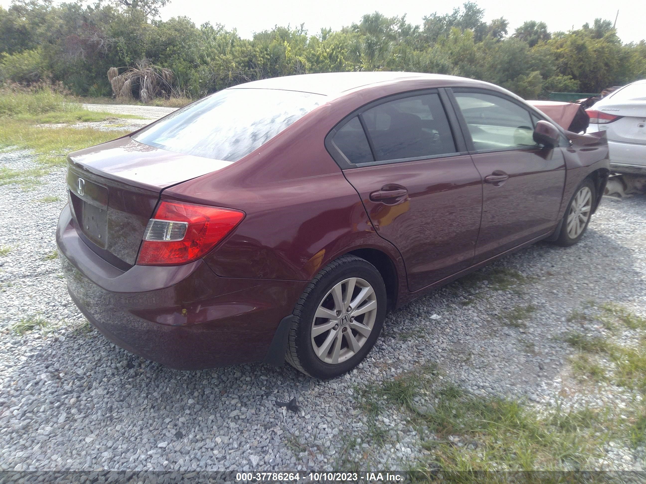 Photo 3 VIN: 19XFB2F86CE030628 - HONDA CIVIC 