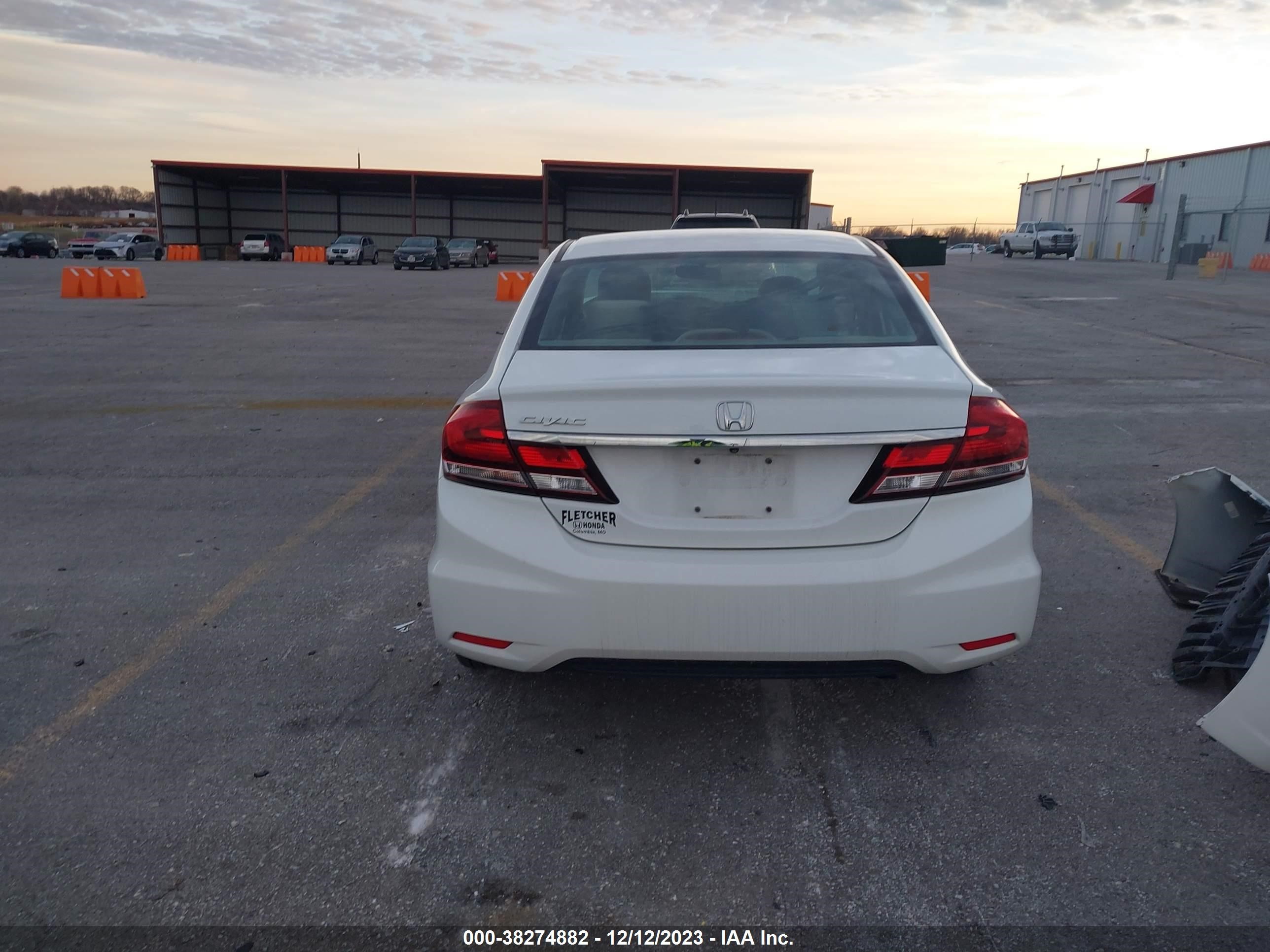 Photo 15 VIN: 19XFB2F86DE044384 - HONDA CIVIC 