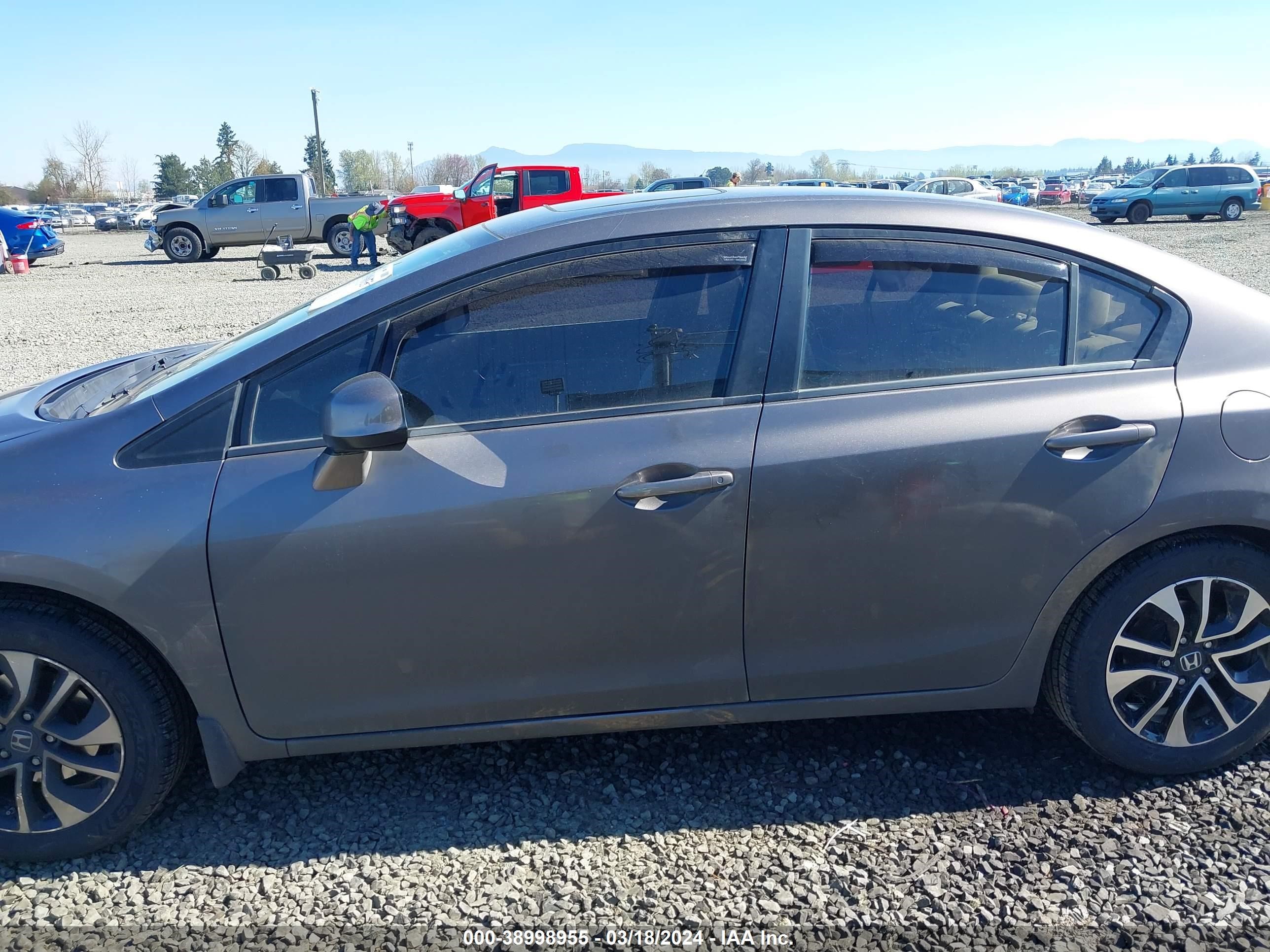 Photo 13 VIN: 19XFB2F86DE236680 - HONDA CIVIC 