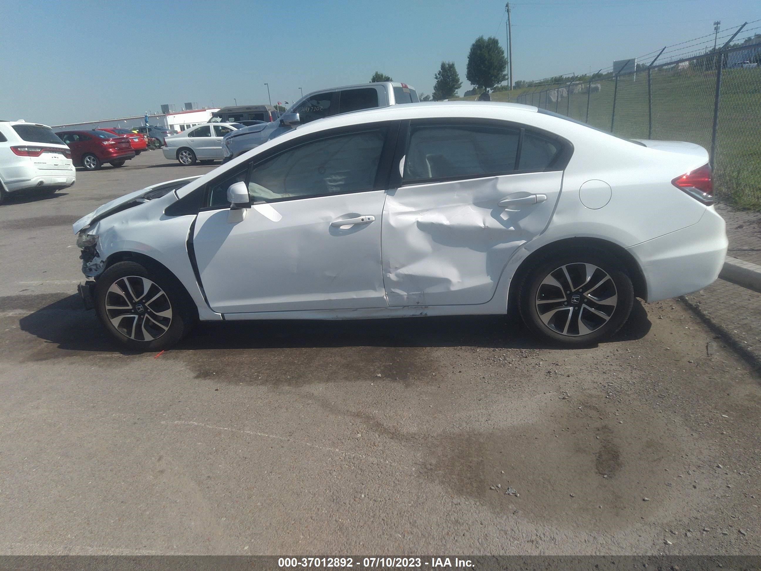 Photo 13 VIN: 19XFB2F86FE065660 - HONDA CIVIC 