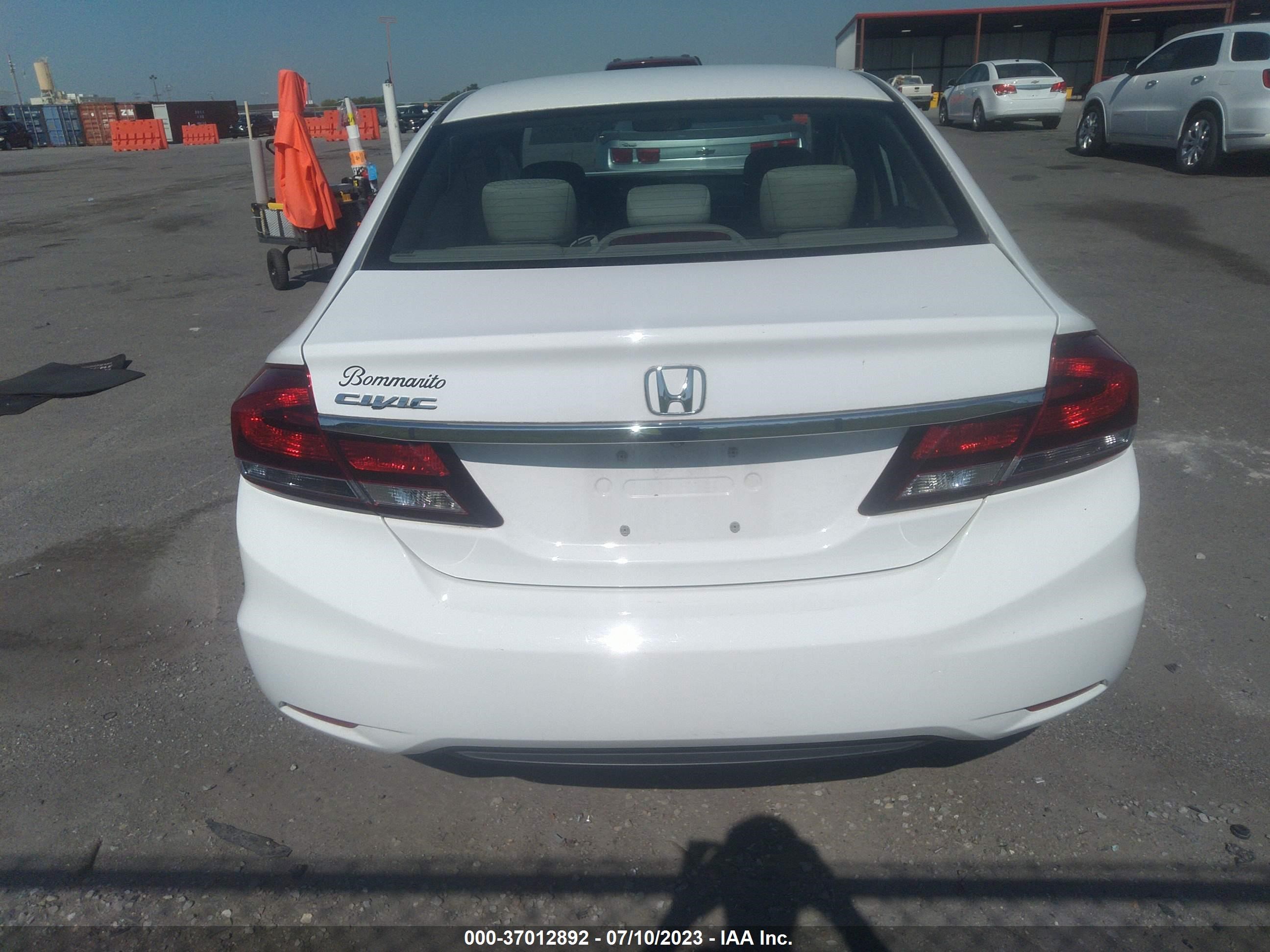 Photo 15 VIN: 19XFB2F86FE065660 - HONDA CIVIC 