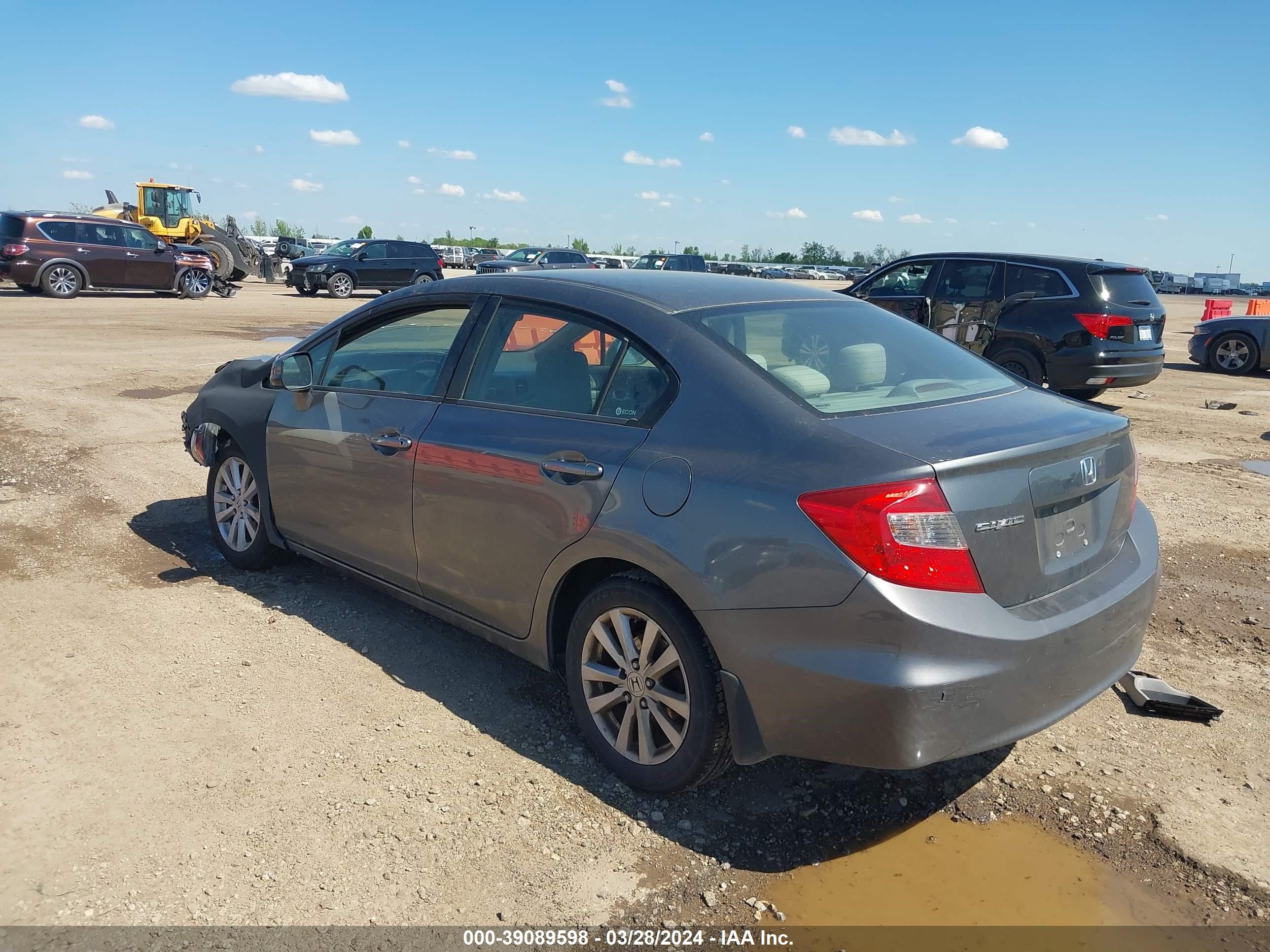 Photo 2 VIN: 19XFB2F87CE102601 - HONDA CIVIC 