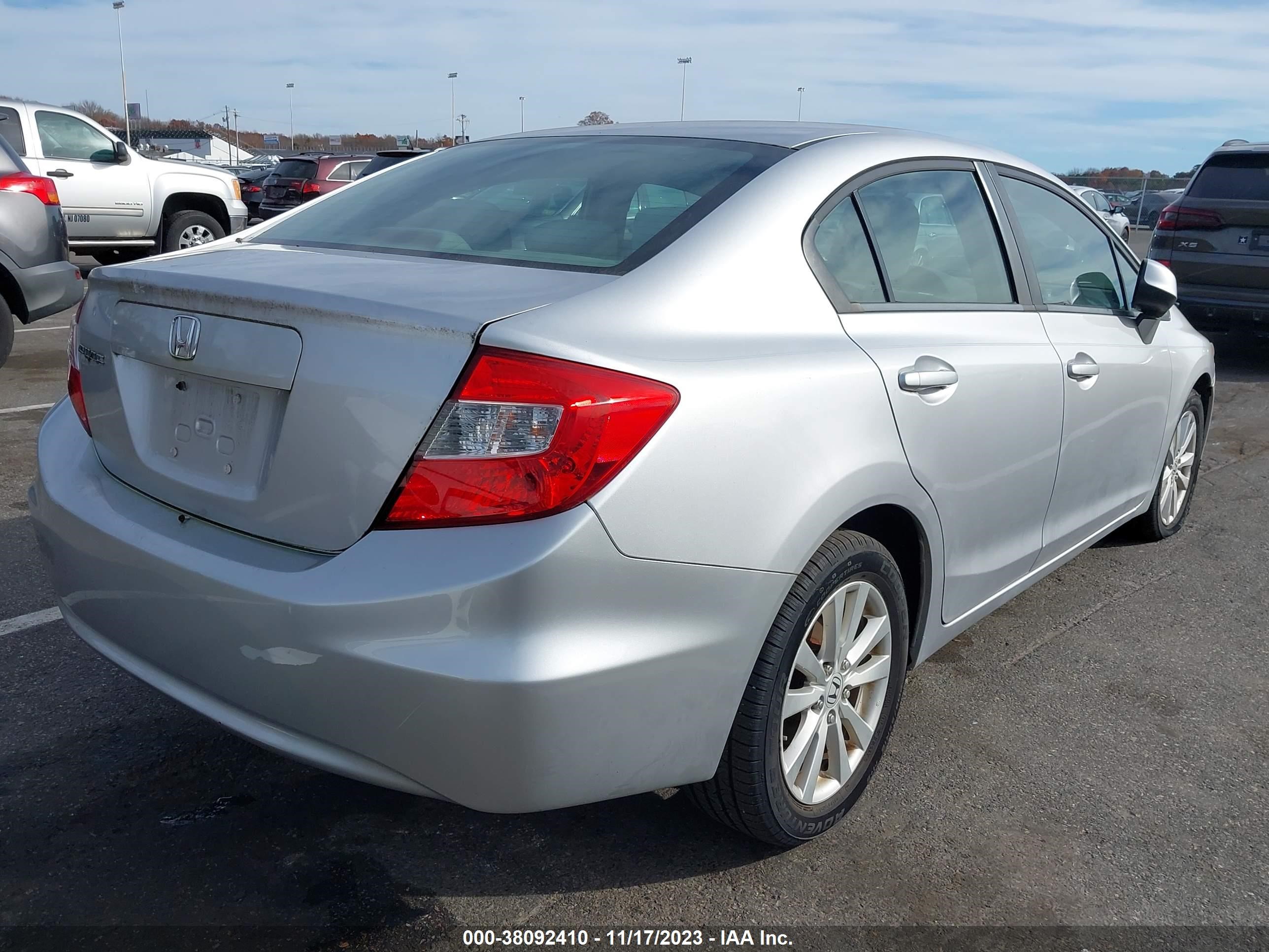 Photo 3 VIN: 19XFB2F87CE317072 - HONDA CIVIC 