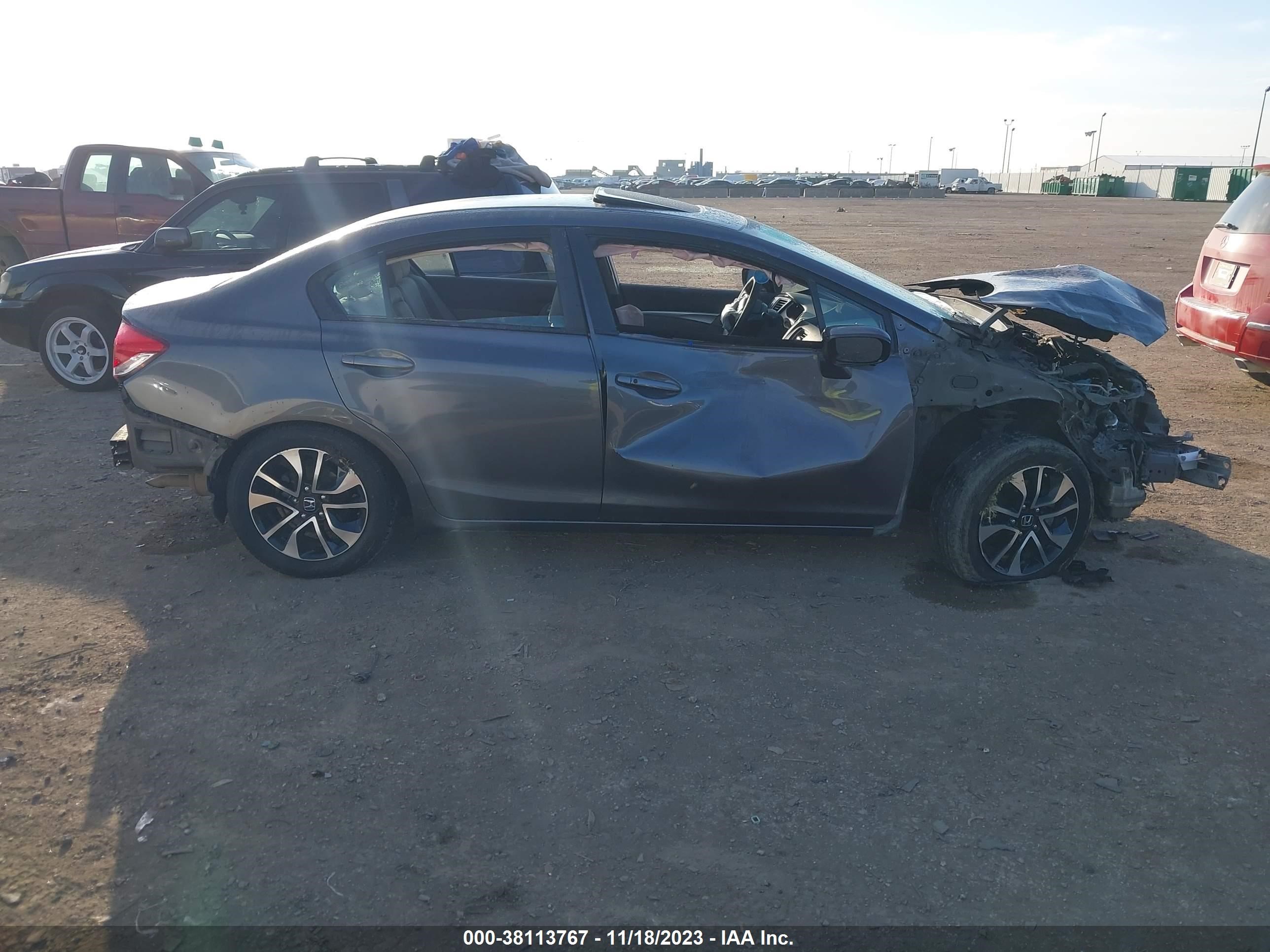 Photo 12 VIN: 19XFB2F87FE063903 - HONDA CIVIC 