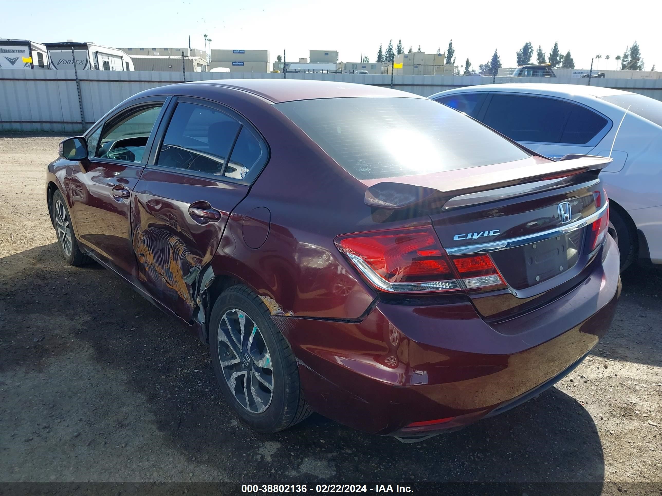 Photo 2 VIN: 19XFB2F88DE270927 - HONDA CIVIC 