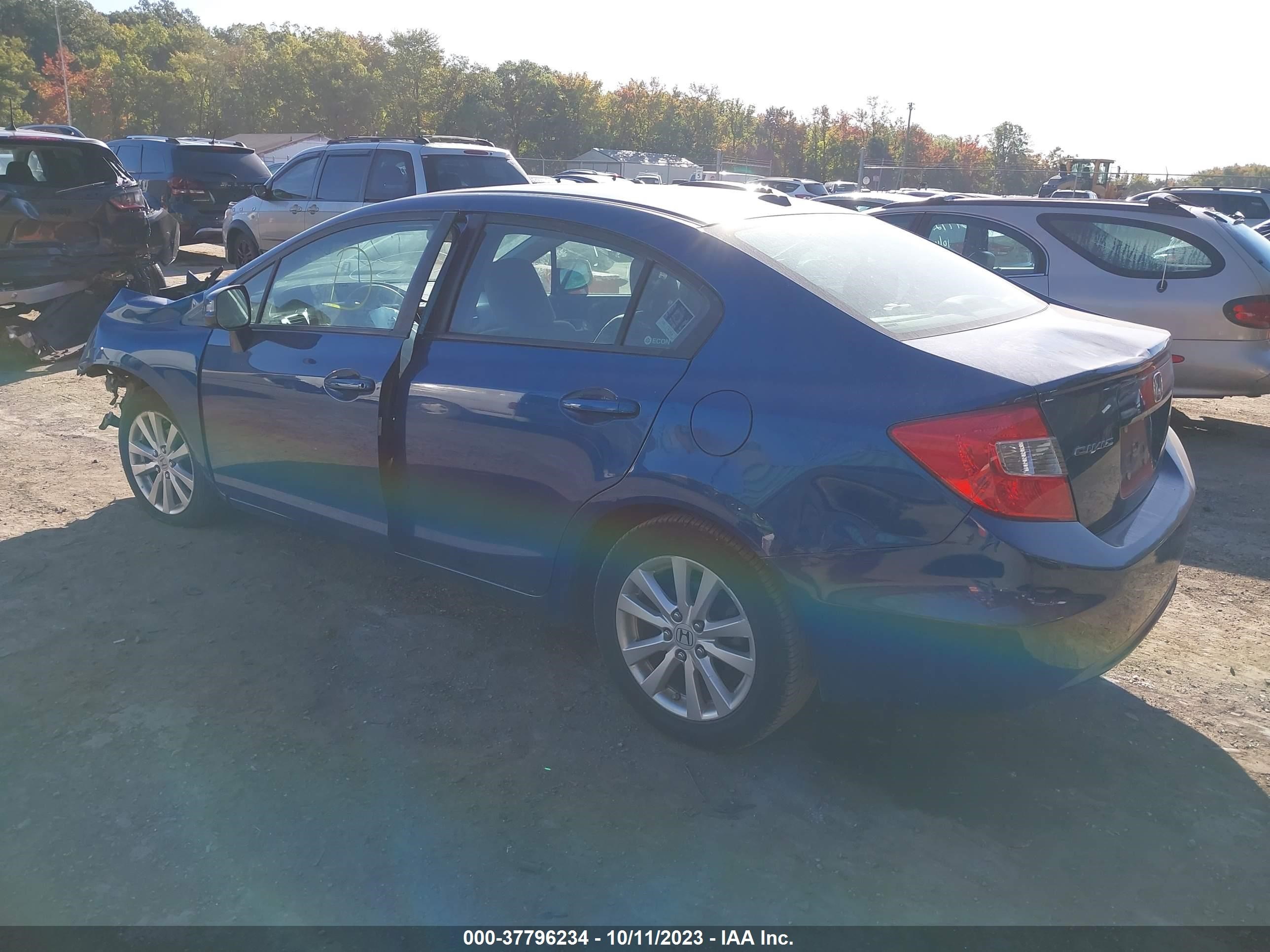 Photo 2 VIN: 19XFB2F89CE333676 - HONDA CIVIC 