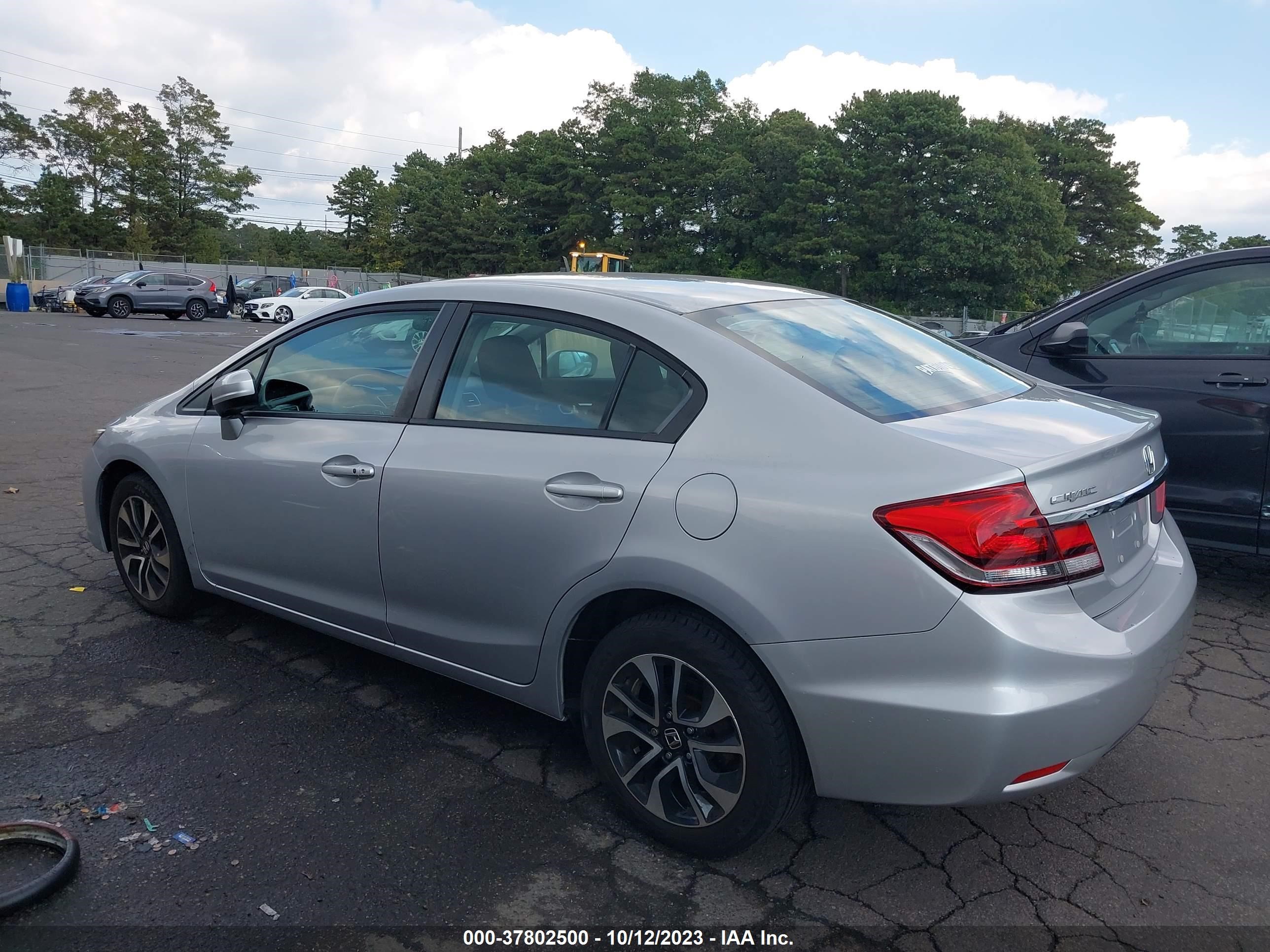 Photo 2 VIN: 19XFB2F89FE230925 - HONDA CIVIC 