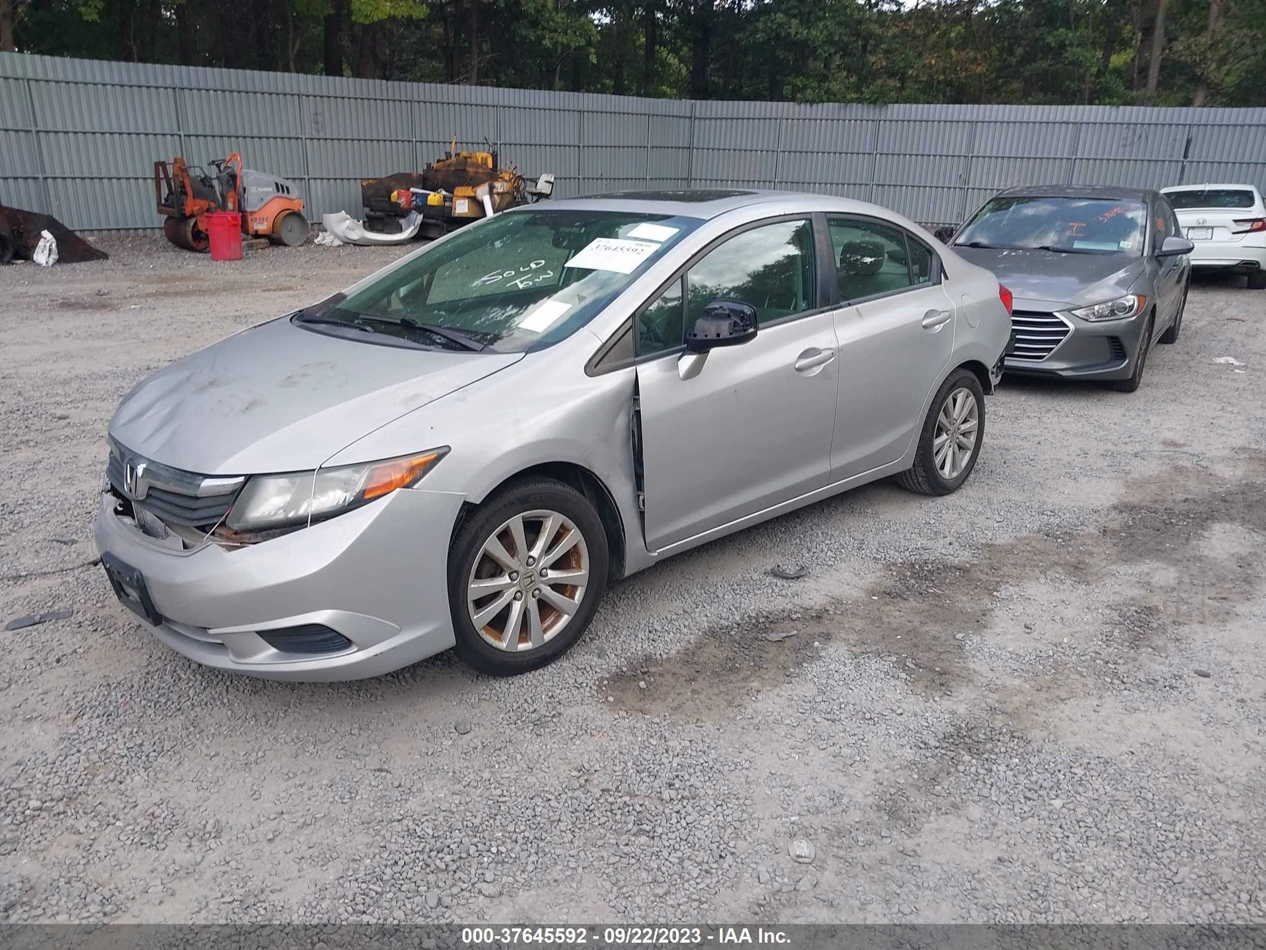 Photo 1 VIN: 19XFB2F8XCE014142 - HONDA CIVIC 