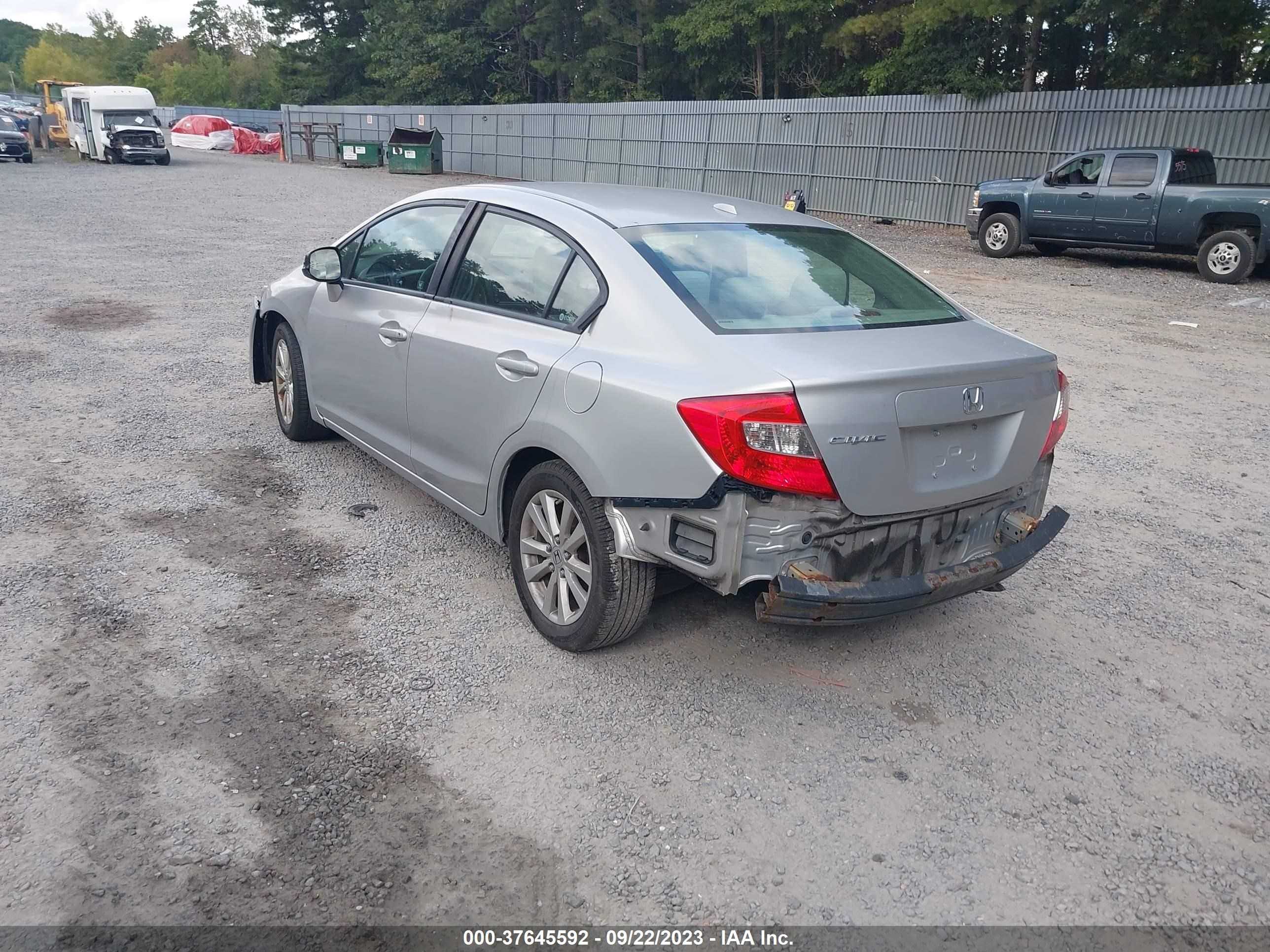 Photo 2 VIN: 19XFB2F8XCE014142 - HONDA CIVIC 