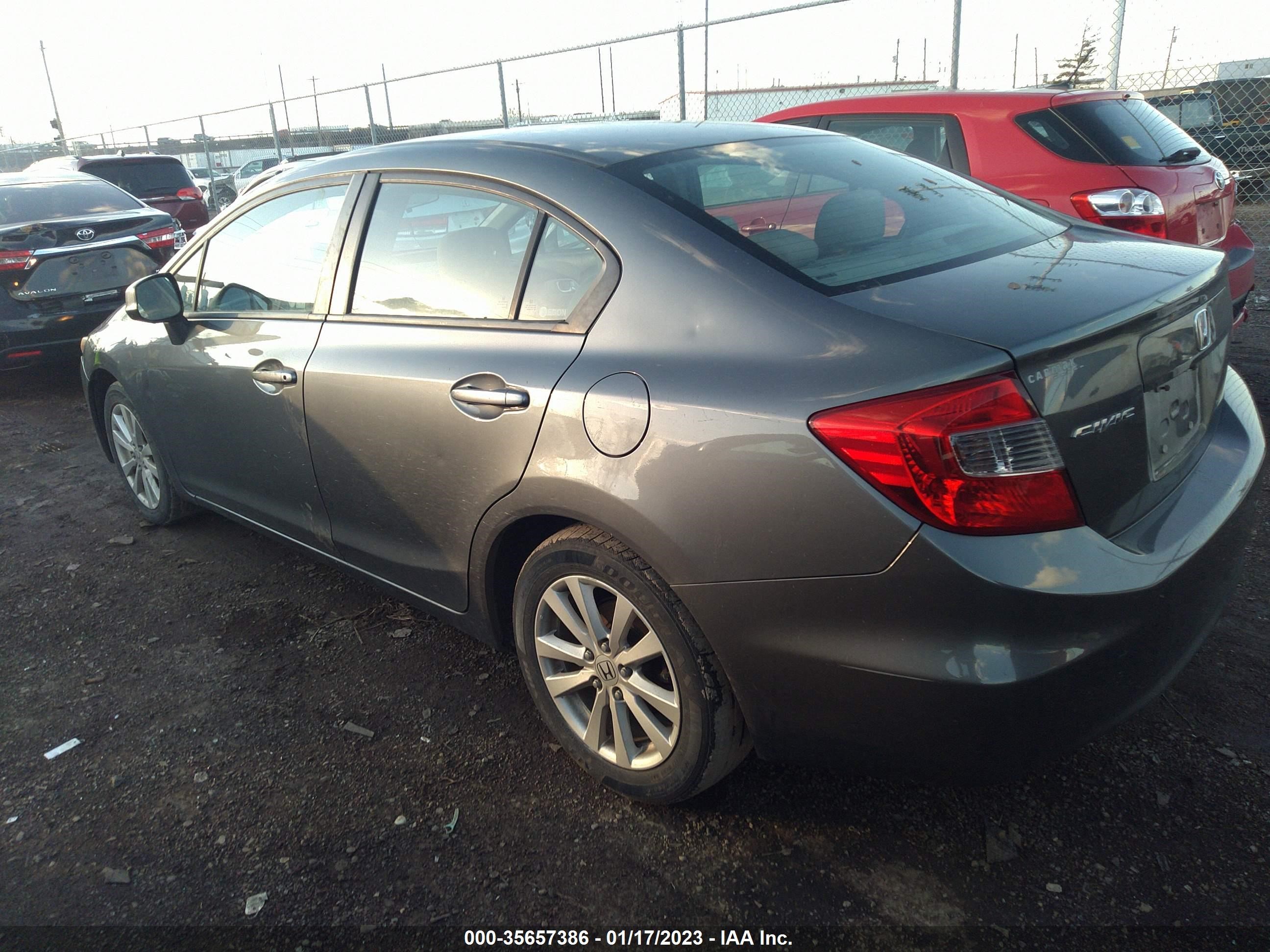 Photo 2 VIN: 19XFB2F8XCE088662 - HONDA CIVIC 