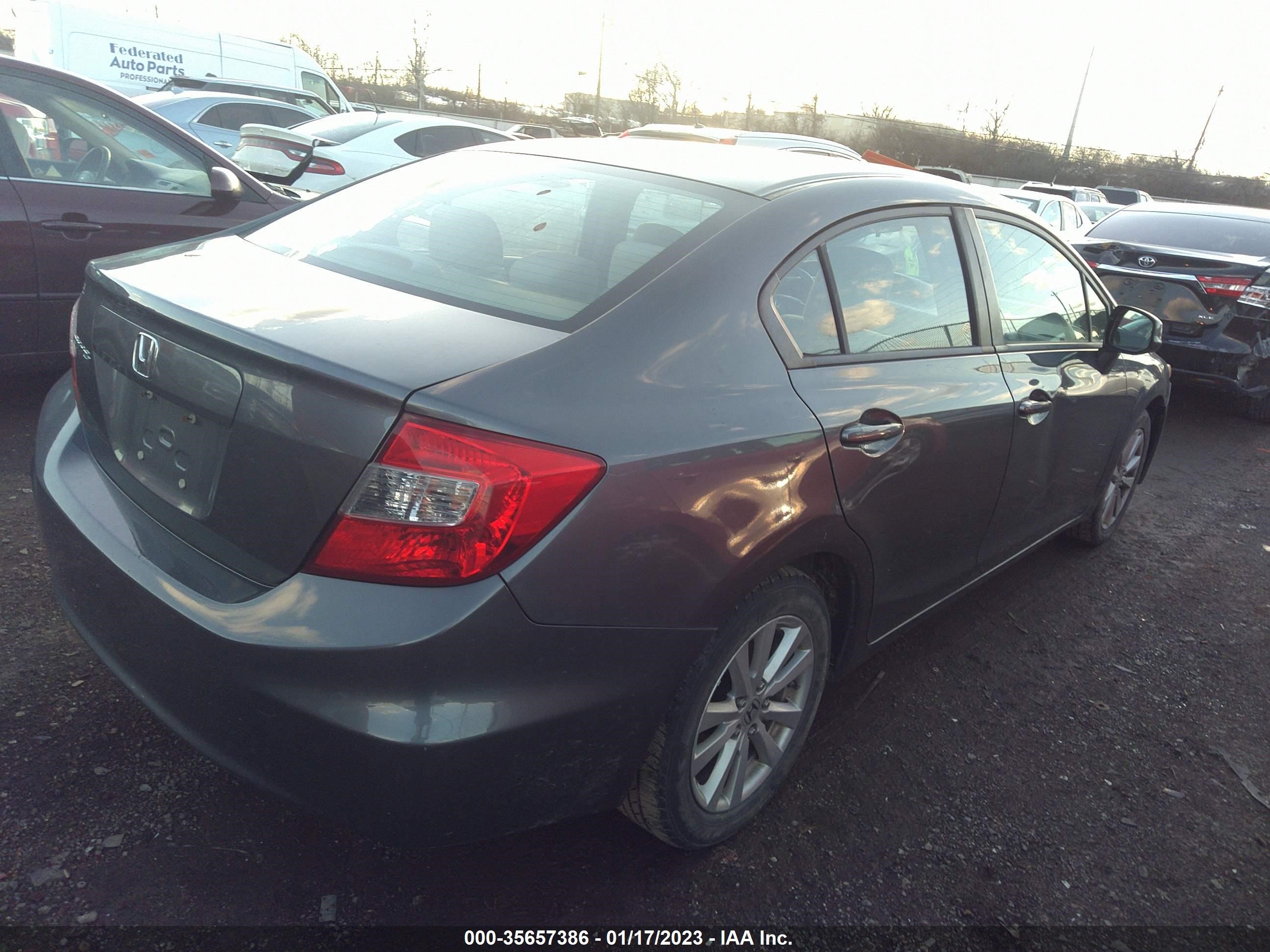 Photo 3 VIN: 19XFB2F8XCE088662 - HONDA CIVIC 