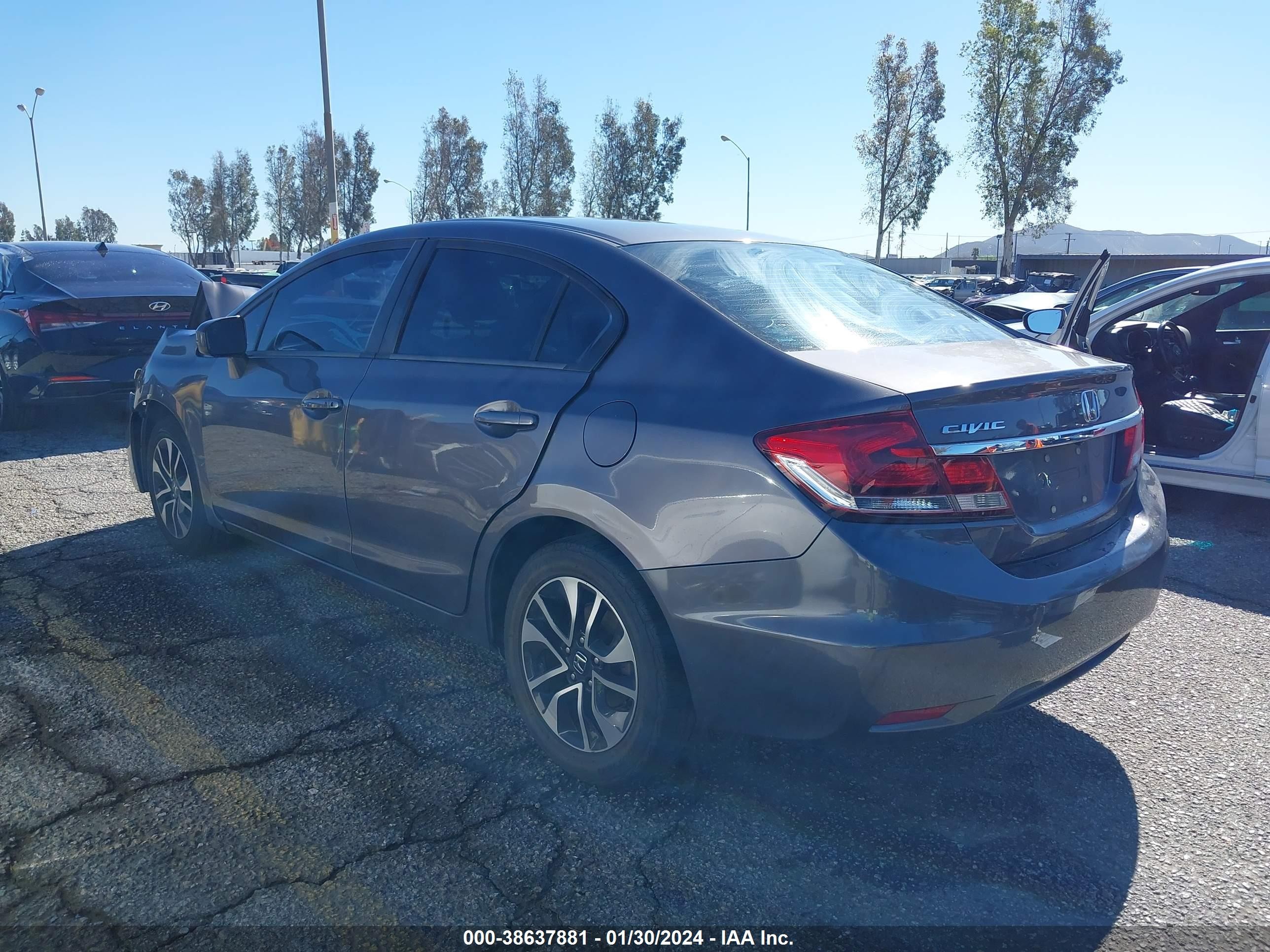 Photo 2 VIN: 19XFB2F8XEE243018 - HONDA CIVIC 