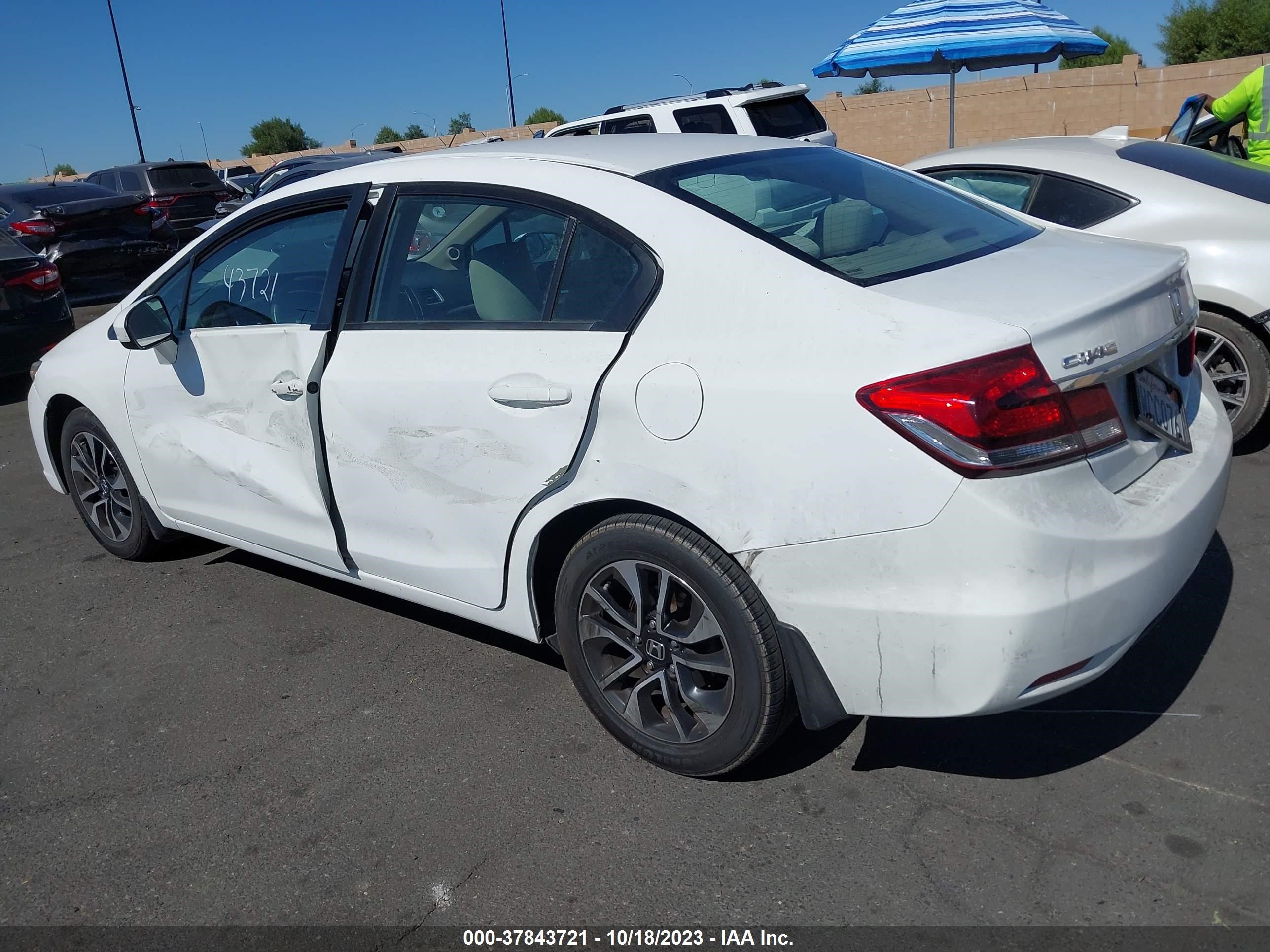 Photo 2 VIN: 19XFB2F8XFE214202 - HONDA CIVIC 