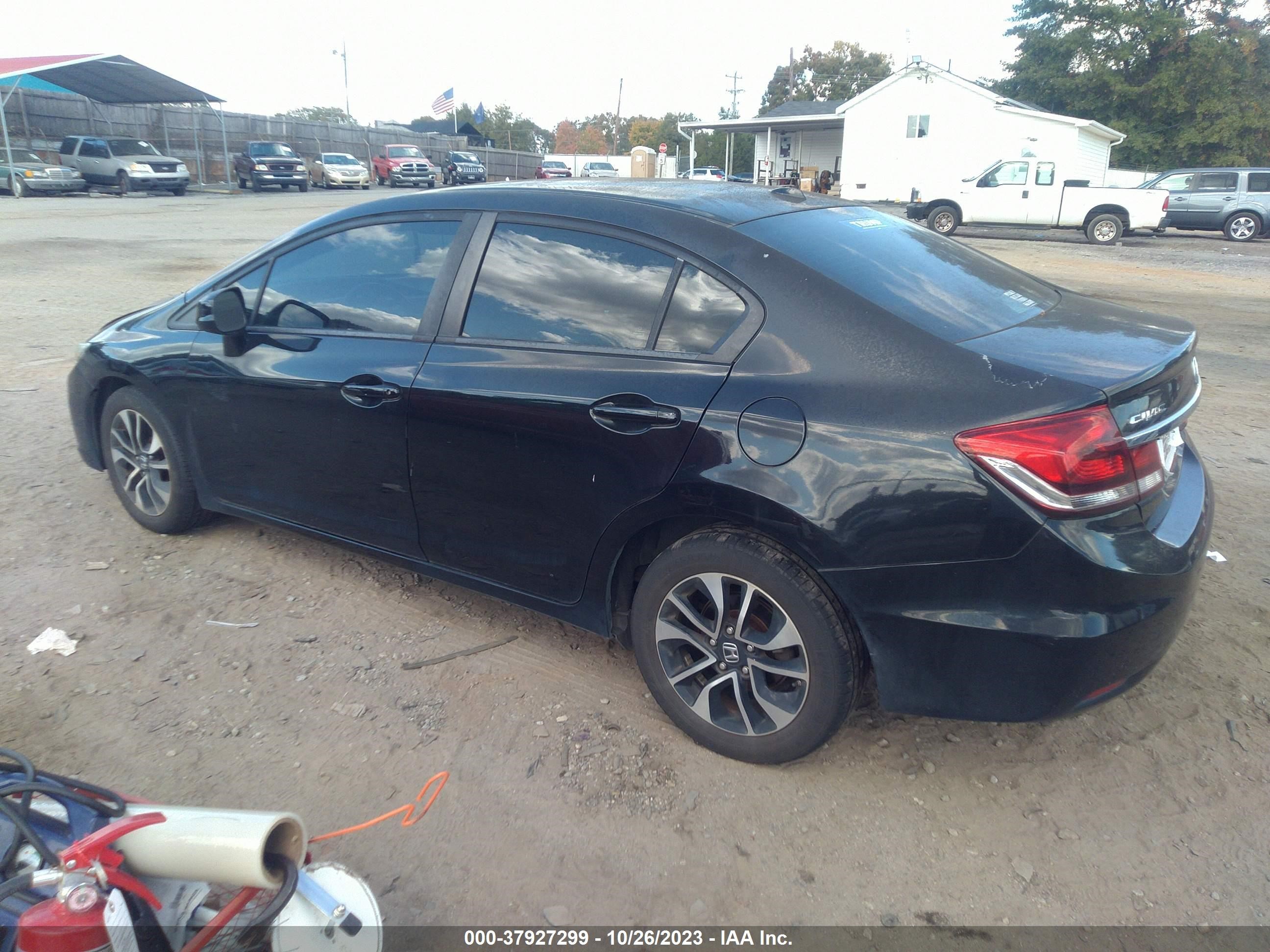 Photo 2 VIN: 19XFB2F90DE204462 - HONDA CIVIC 