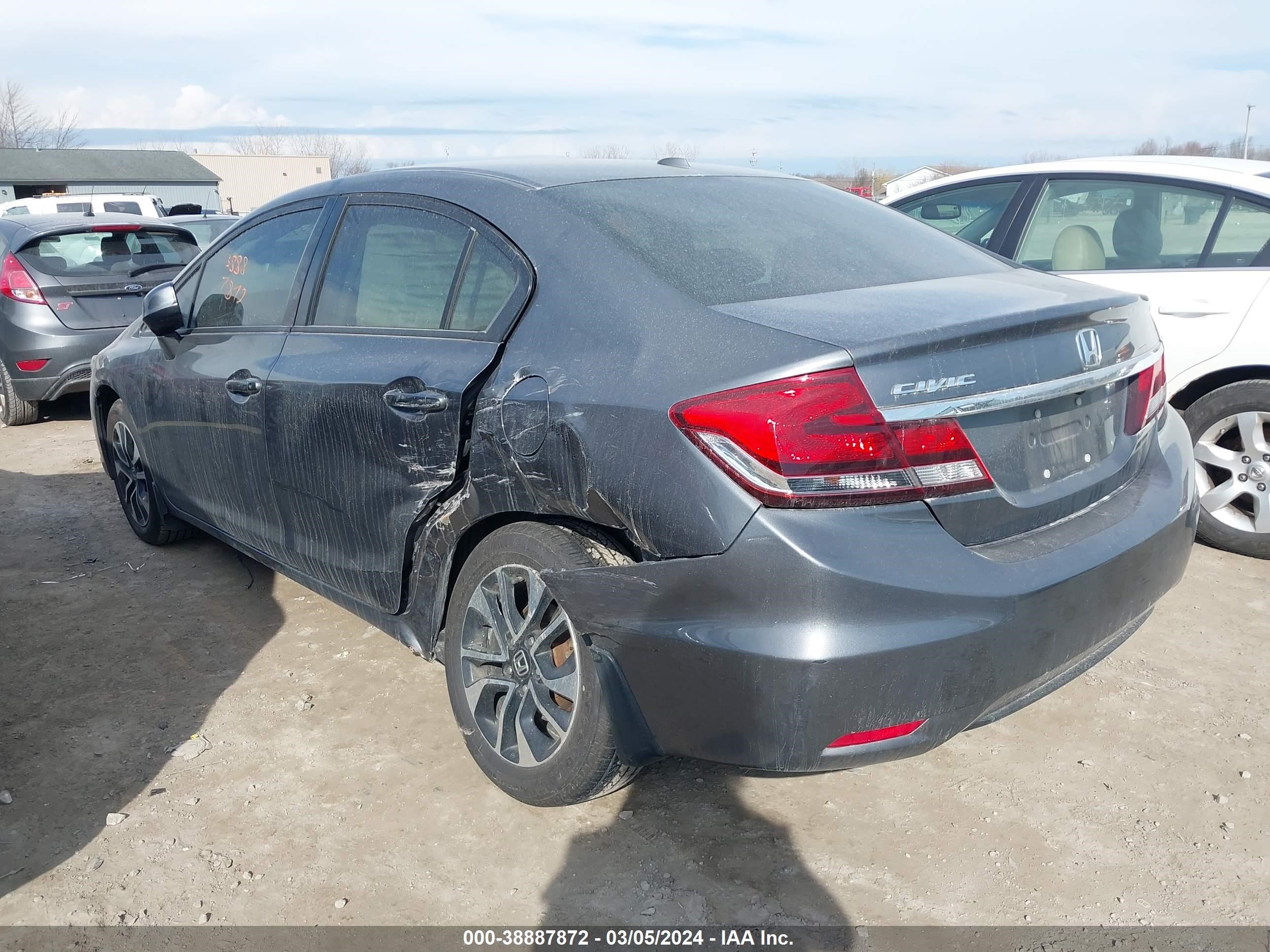 Photo 2 VIN: 19XFB2F91DE054281 - HONDA CIVIC 