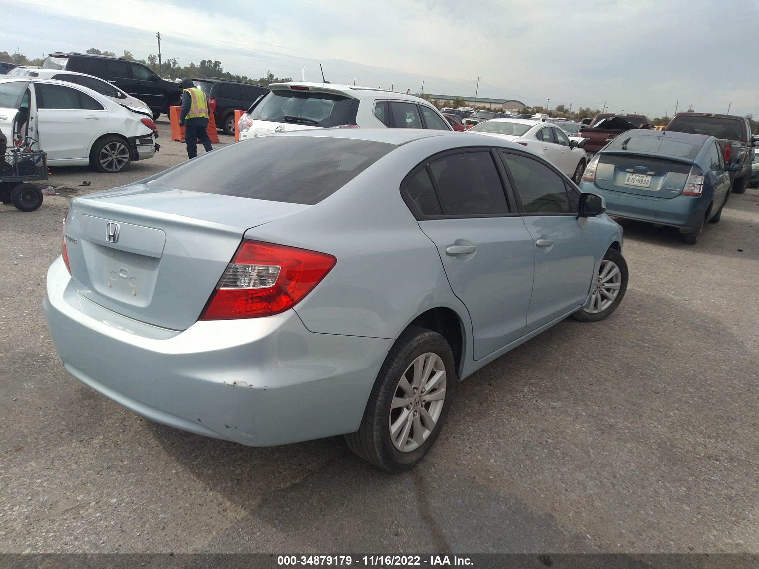 Photo 3 VIN: 19XFB2F92CE349209 - HONDA CIVIC 