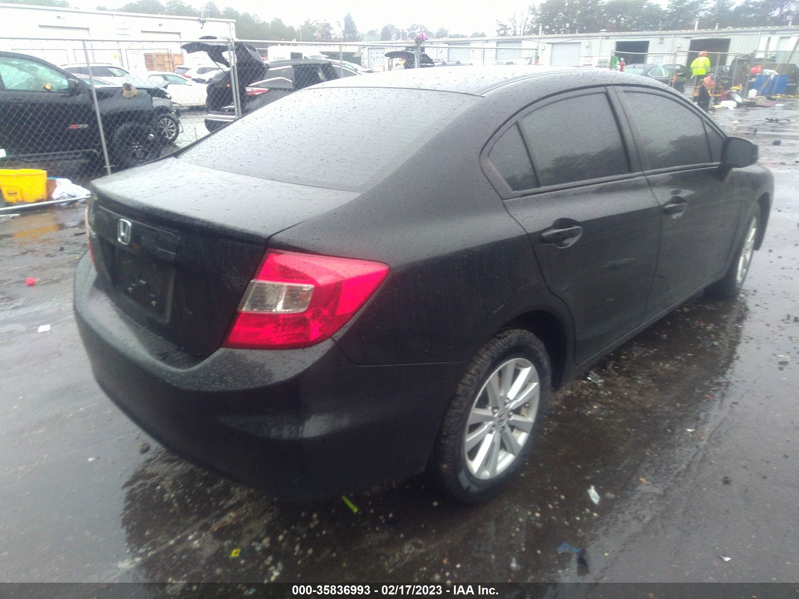 Photo 3 VIN: 19XFB2F93CE348683 - HONDA CIVIC 