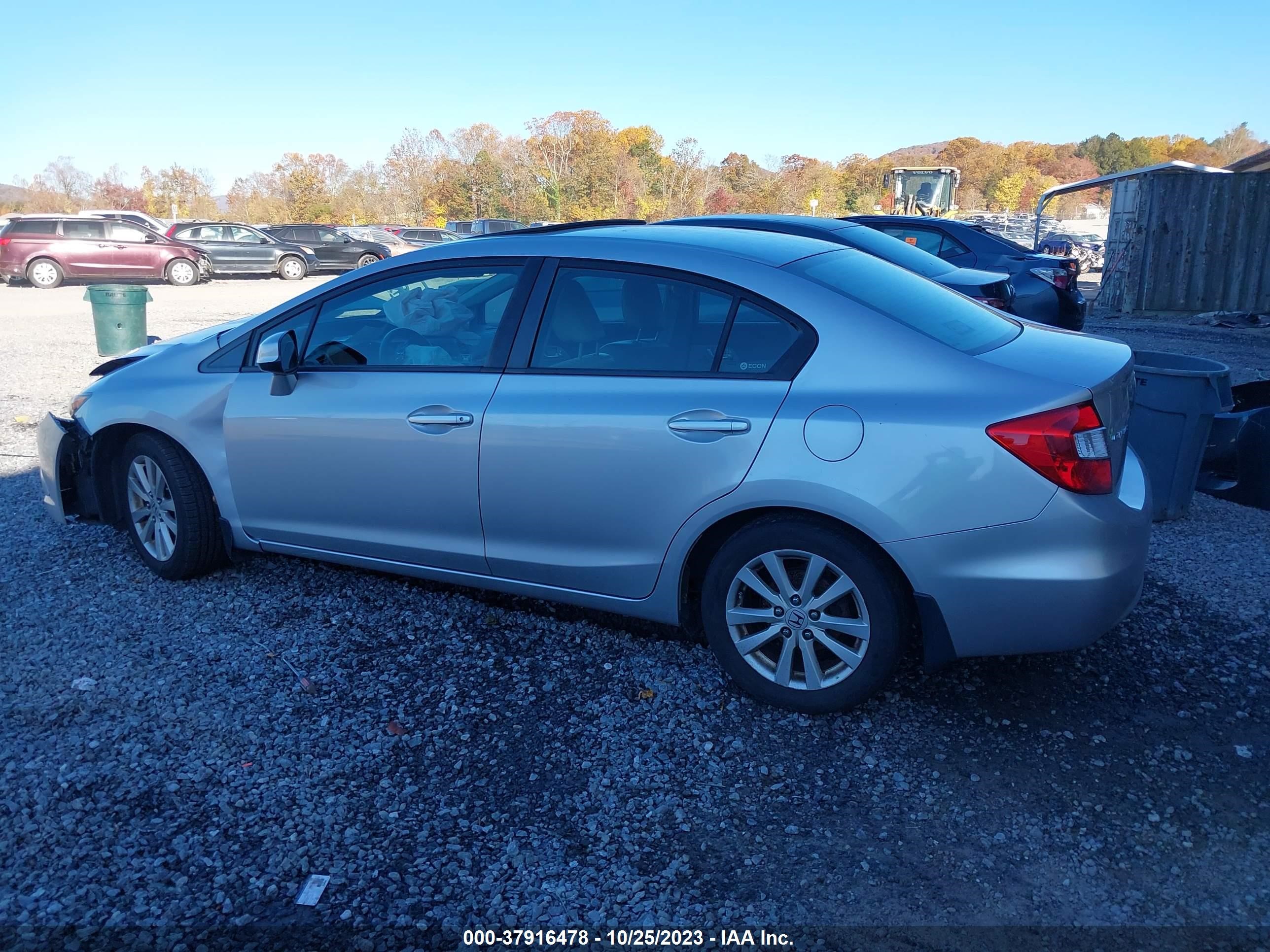 Photo 13 VIN: 19XFB2F94CE039188 - HONDA CIVIC 