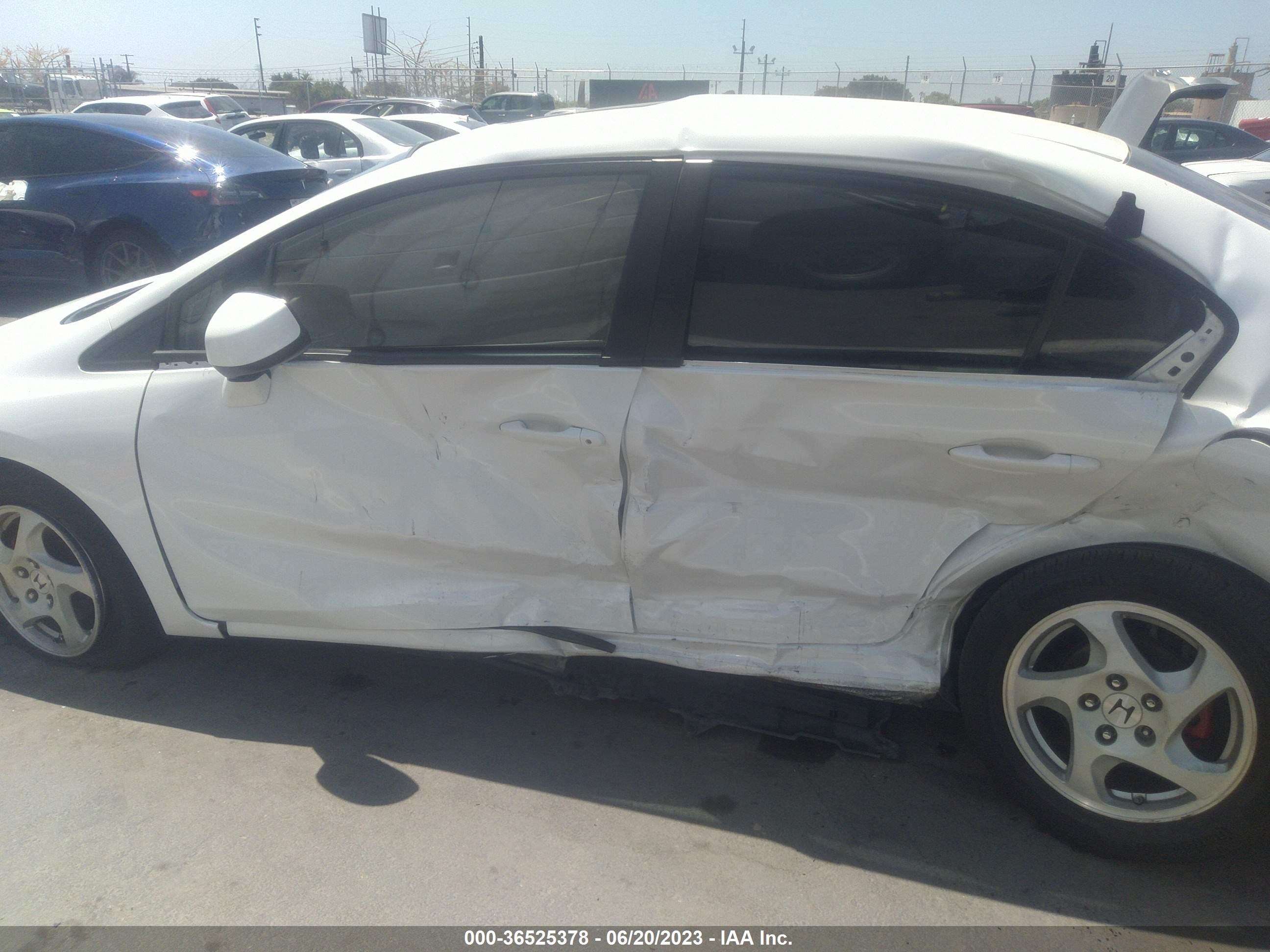 Photo 13 VIN: 19XFB2F98DE259399 - HONDA CIVIC 