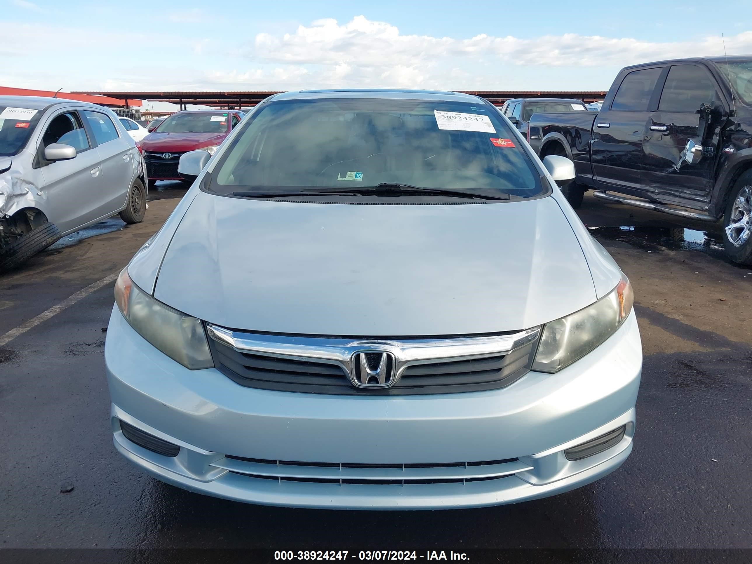 Photo 11 VIN: 19XFB2F99CE349210 - HONDA CIVIC 