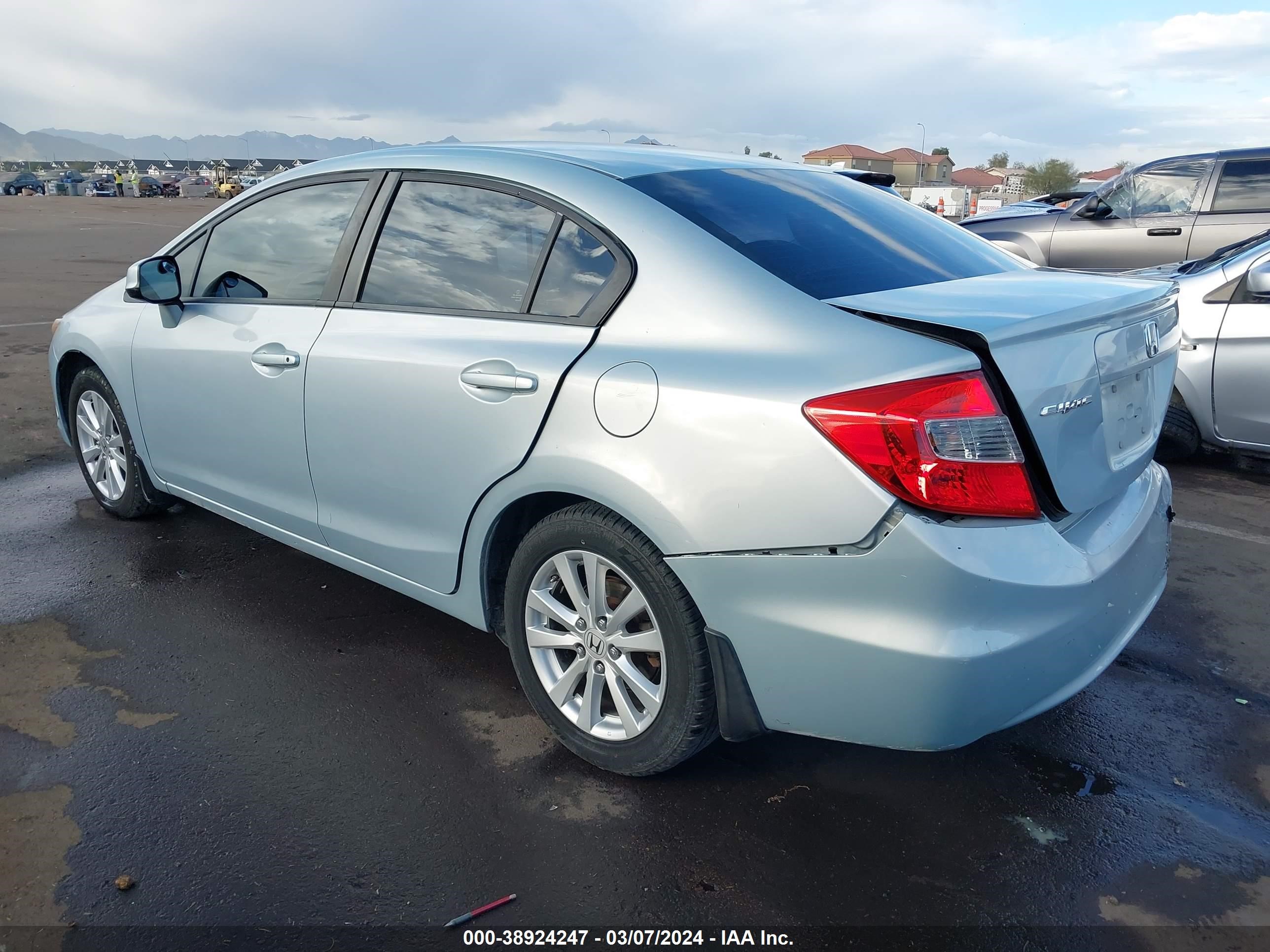 Photo 2 VIN: 19XFB2F99CE349210 - HONDA CIVIC 