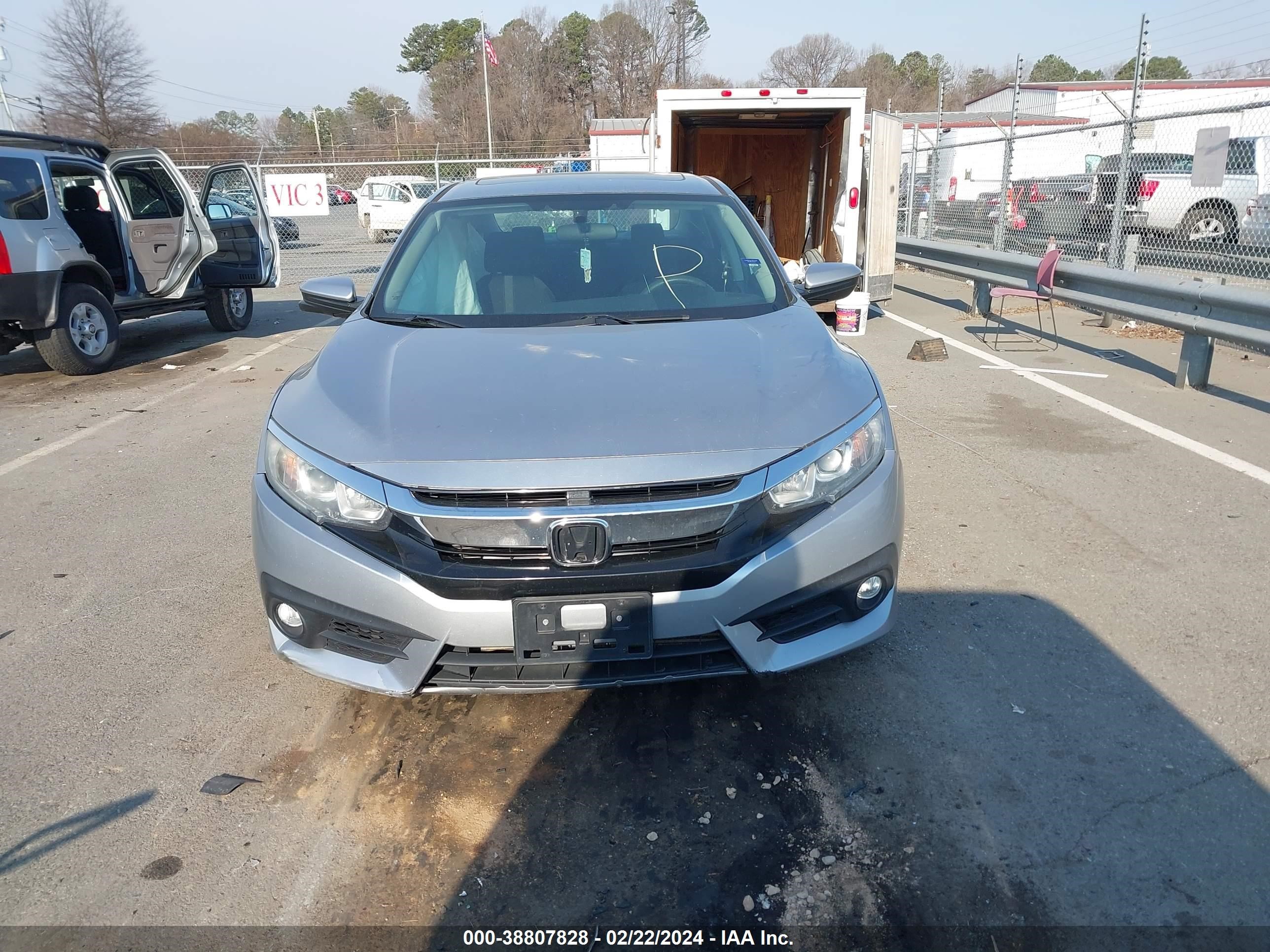 Photo 11 VIN: 19XFC1F36GE008890 - HONDA CIVIC 