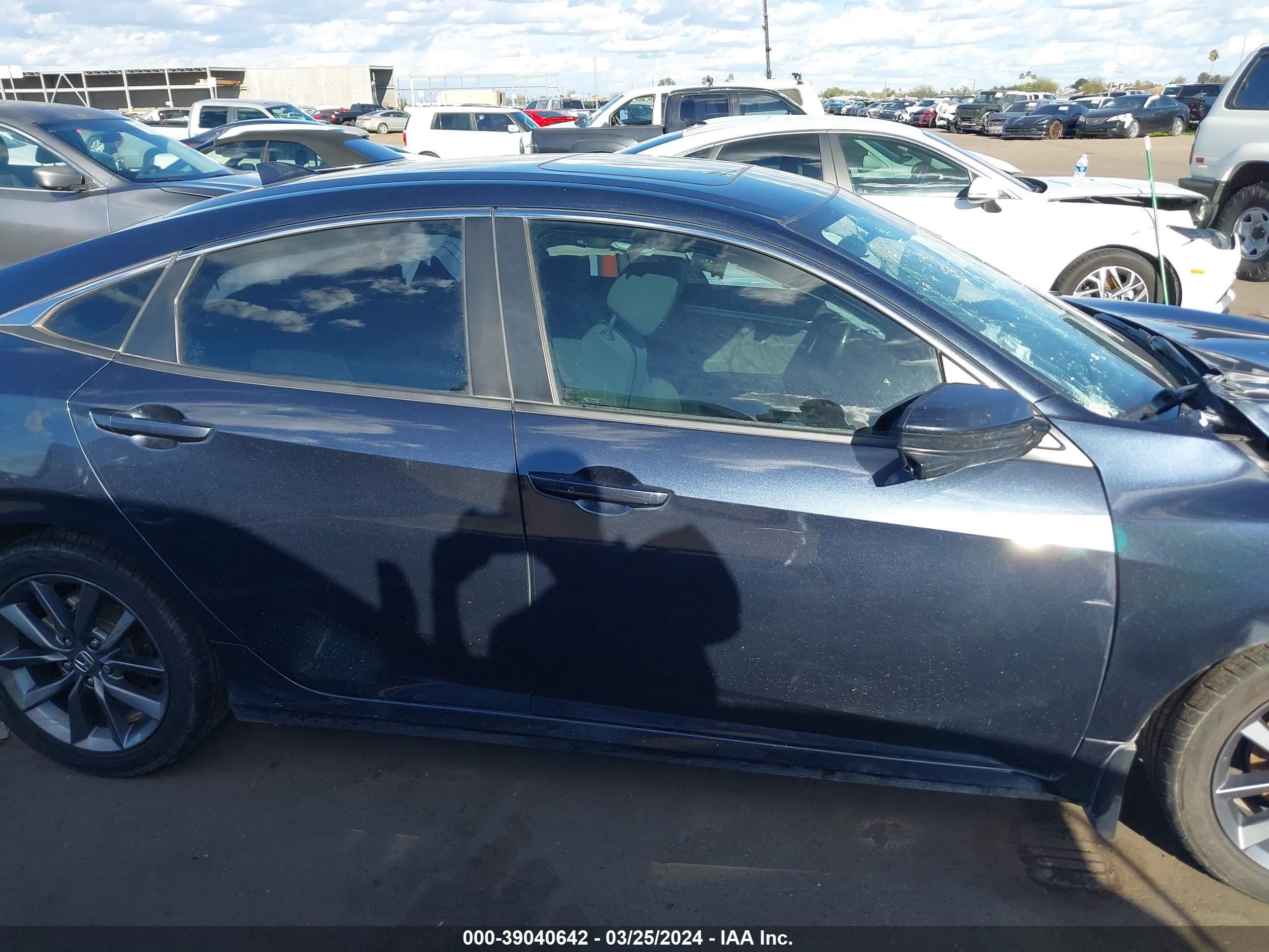 Photo 12 VIN: 19XFC1F3XLE015335 - HONDA CIVIC 