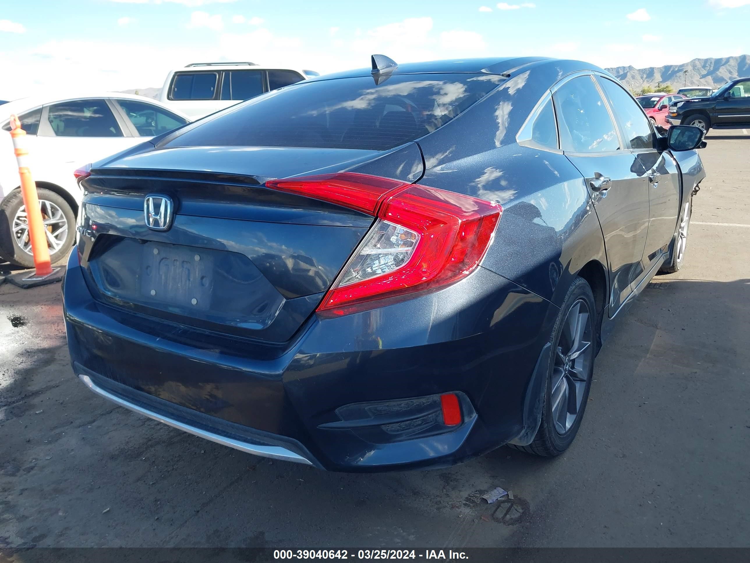 Photo 3 VIN: 19XFC1F3XLE015335 - HONDA CIVIC 