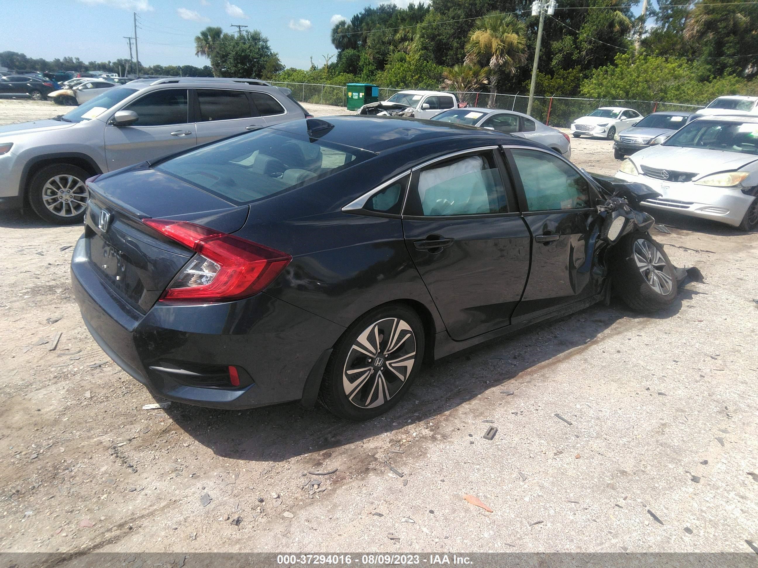 Photo 3 VIN: 19XFC1F75HE030349 - HONDA CIVIC 