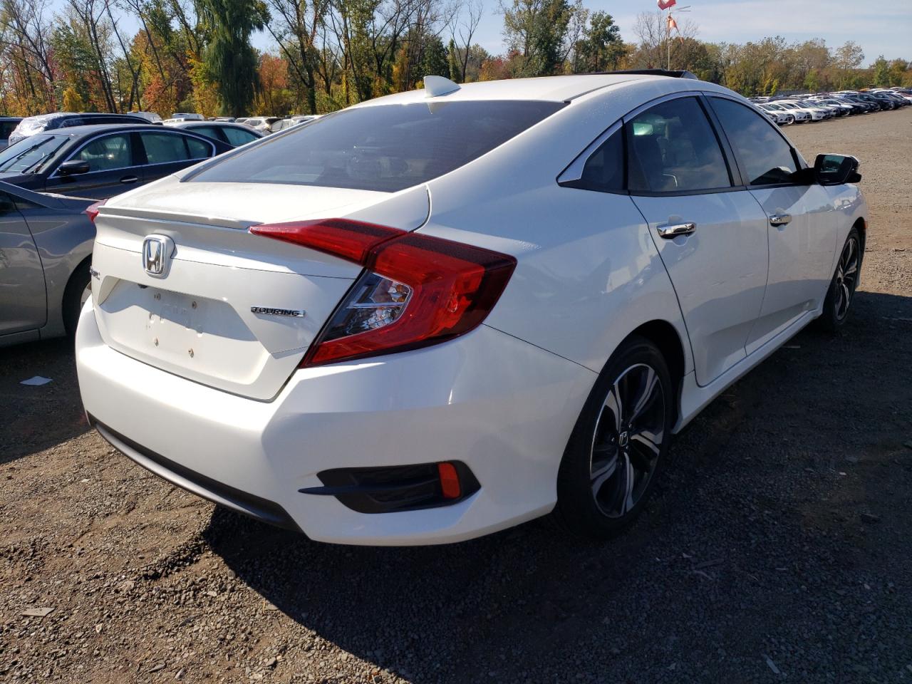 Photo 2 VIN: 19XFC1F9XHE201906 - HONDA CIVIC 