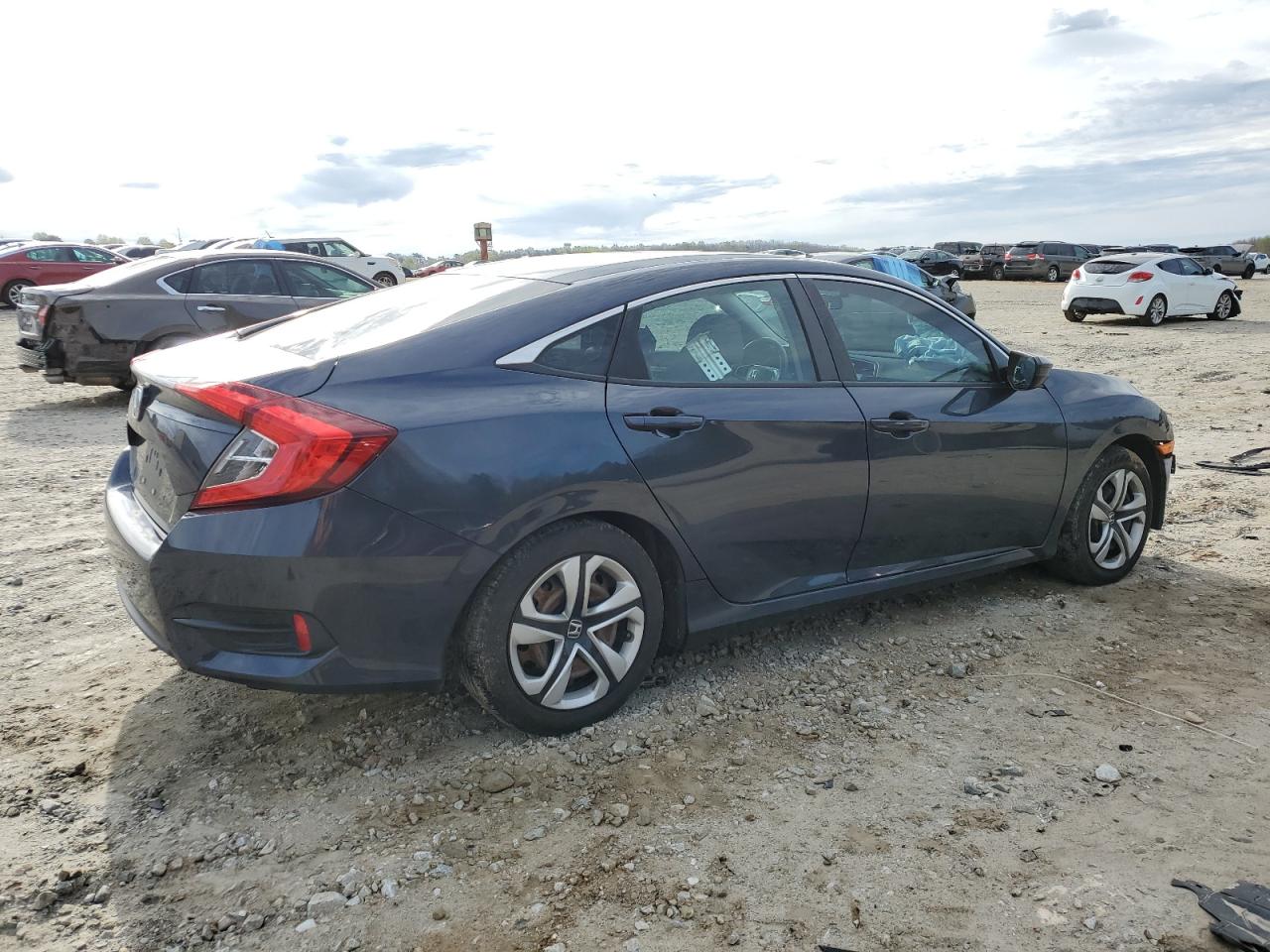 Photo 2 VIN: 19XFC2F50JE040197 - HONDA CIVIC 