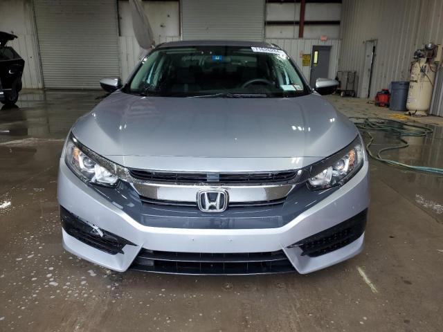 Photo 4 VIN: 19XFC2F51JE204069 - HONDA CIVIC LX 