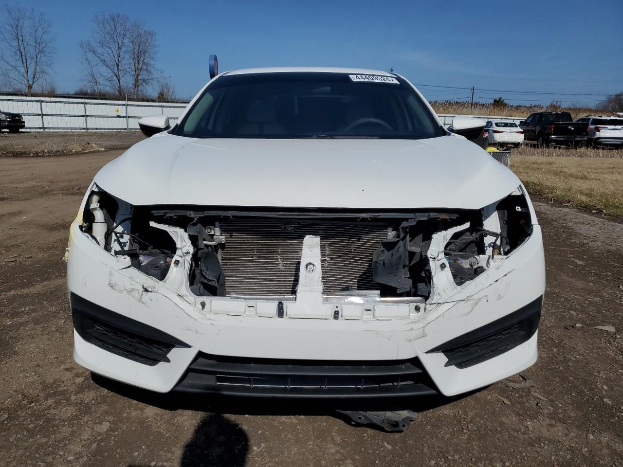 Photo 4 VIN: 19XFC2F52JE015978 - HONDA CIVIC 