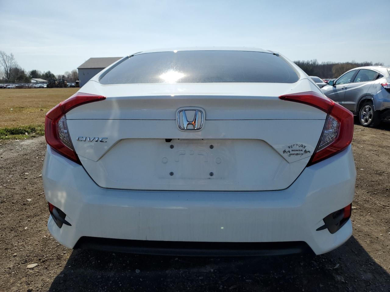 Photo 5 VIN: 19XFC2F52JE015978 - HONDA CIVIC 