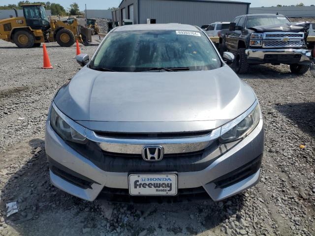 Photo 4 VIN: 19XFC2F55JE027722 - HONDA CIVIC LX 