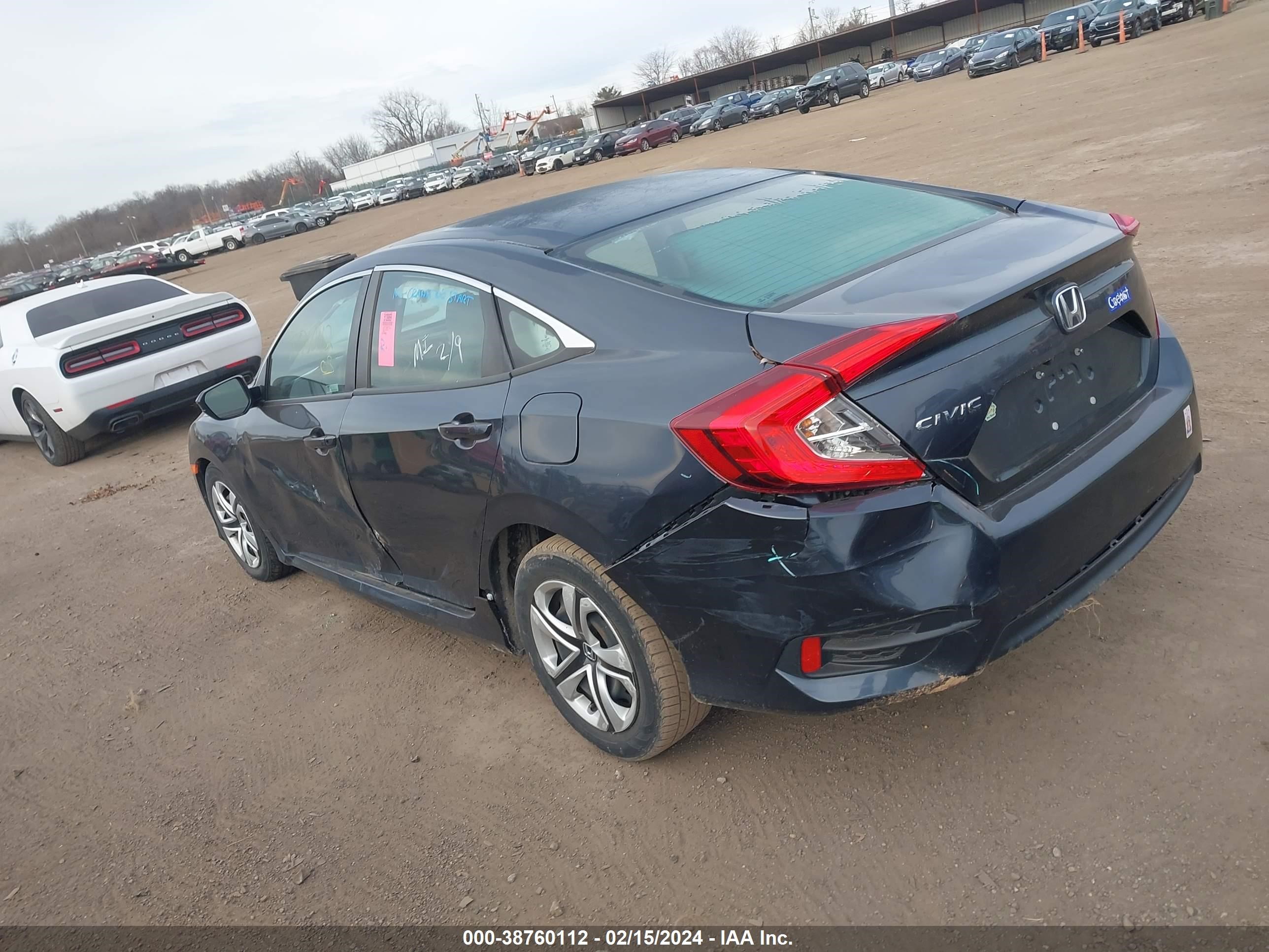 Photo 2 VIN: 19XFC2F55JE042124 - HONDA CIVIC 