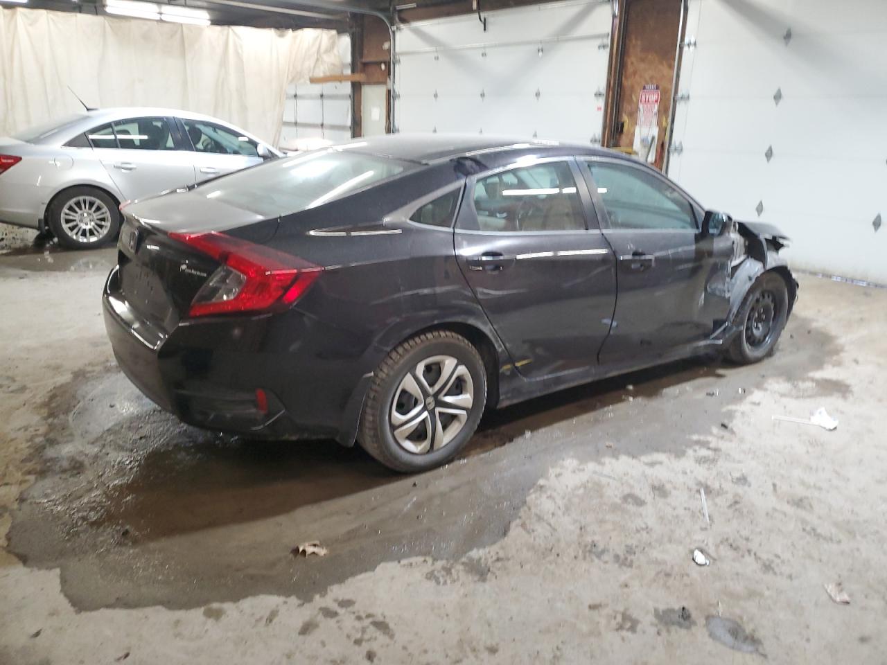 Photo 2 VIN: 19XFC2F55JE209677 - HONDA CIVIC 