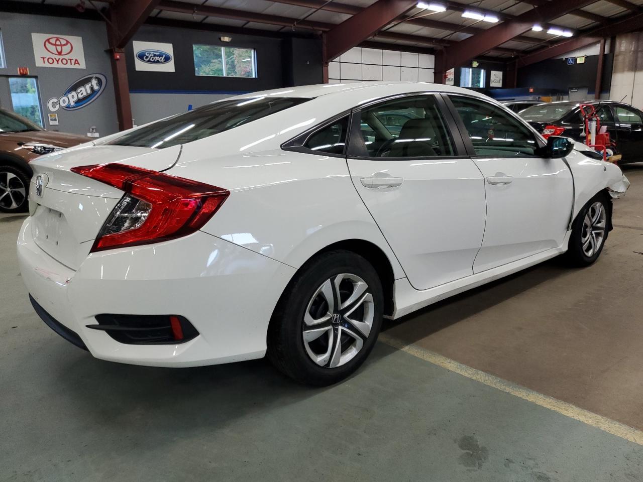 Photo 2 VIN: 19XFC2F57JE209485 - HONDA CIVIC 