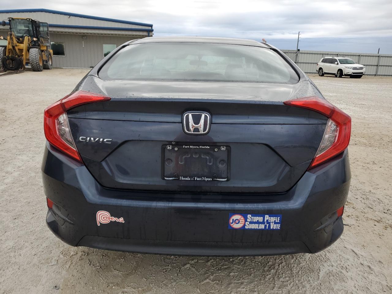 Photo 5 VIN: 19XFC2F5XJE005778 - HONDA CIVIC 