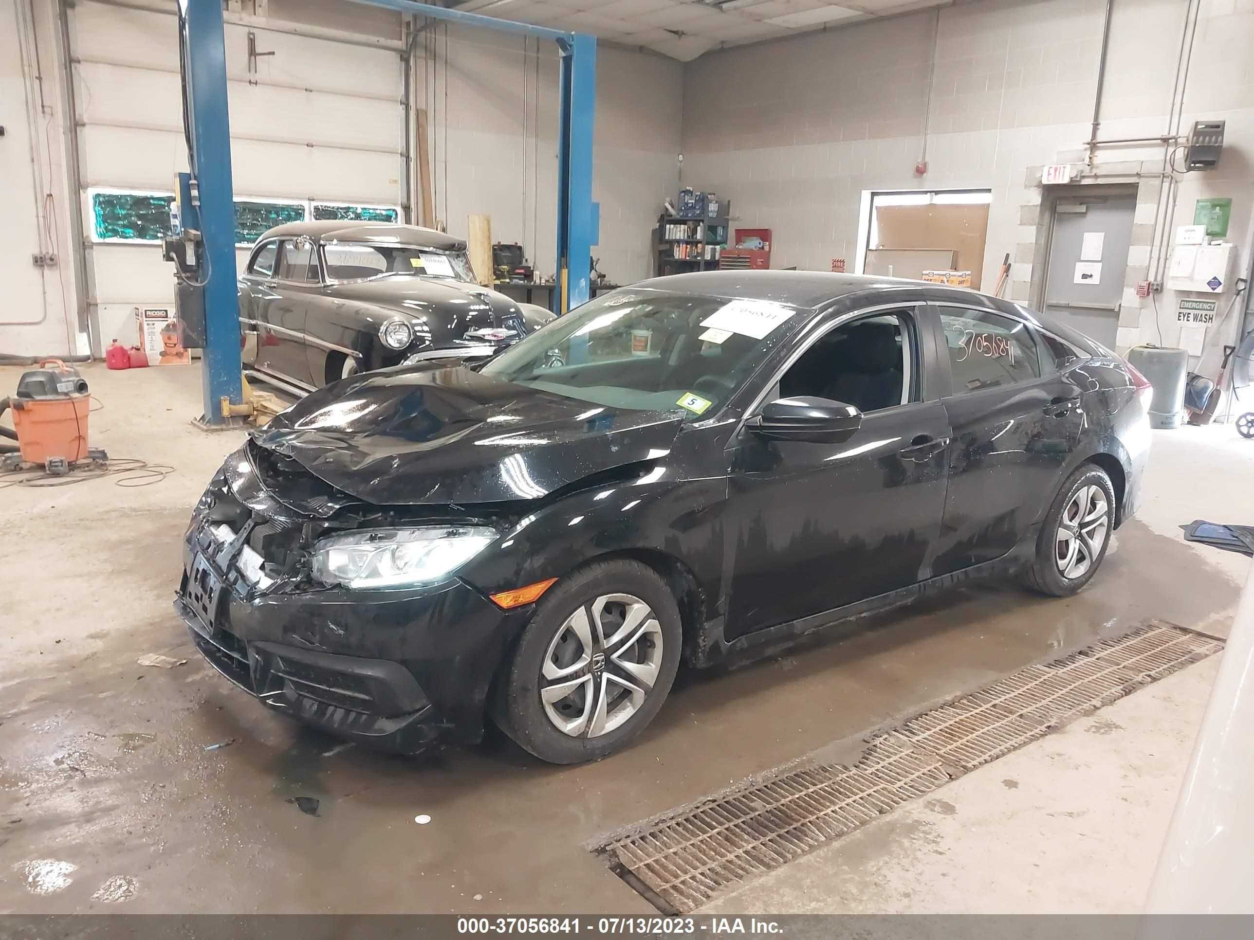 Photo 1 VIN: 19XFC2F5XJE208752 - HONDA CIVIC 