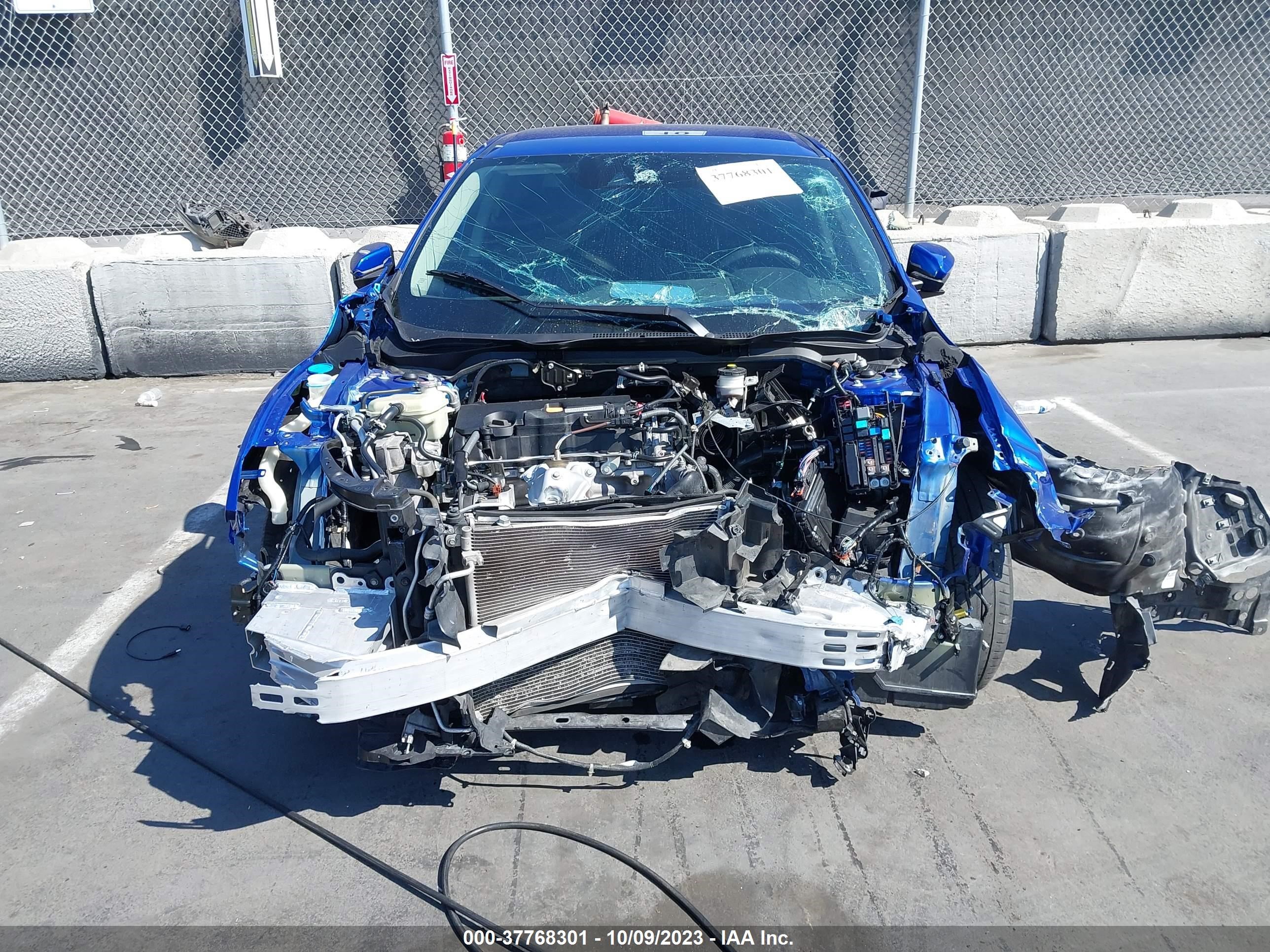 Photo 11 VIN: 19XFC2F68KE211417 - HONDA CIVIC 