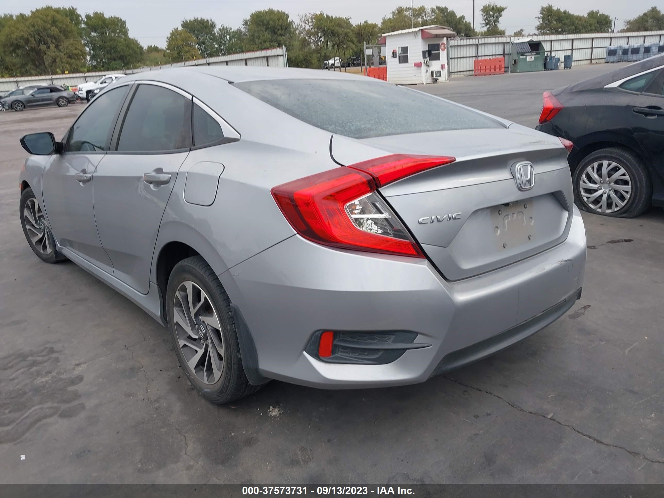 Photo 2 VIN: 19XFC2F70GE027959 - HONDA CIVIC 