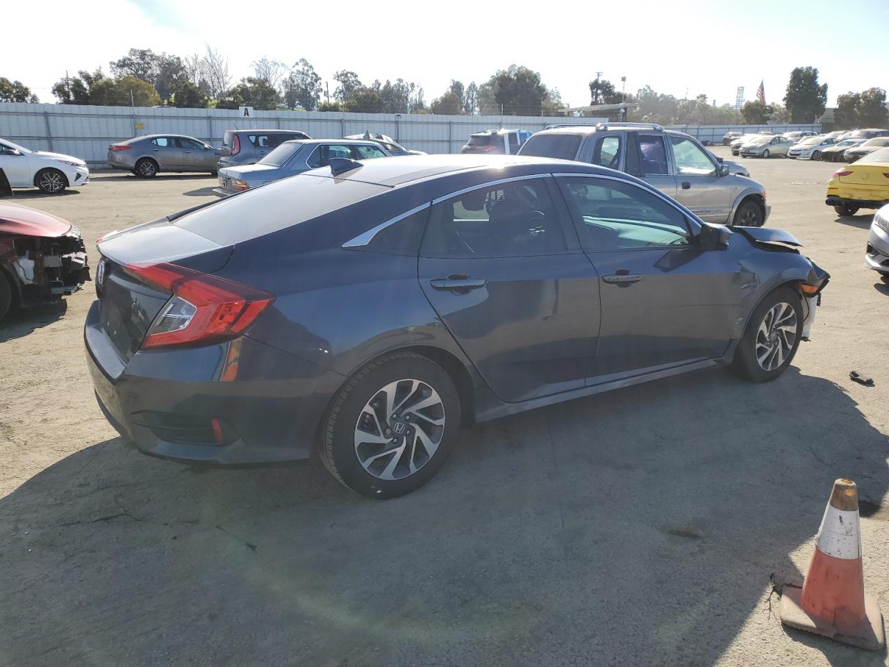 Photo 2 VIN: 19XFC2F71HE226939 - HONDA CIVIC 