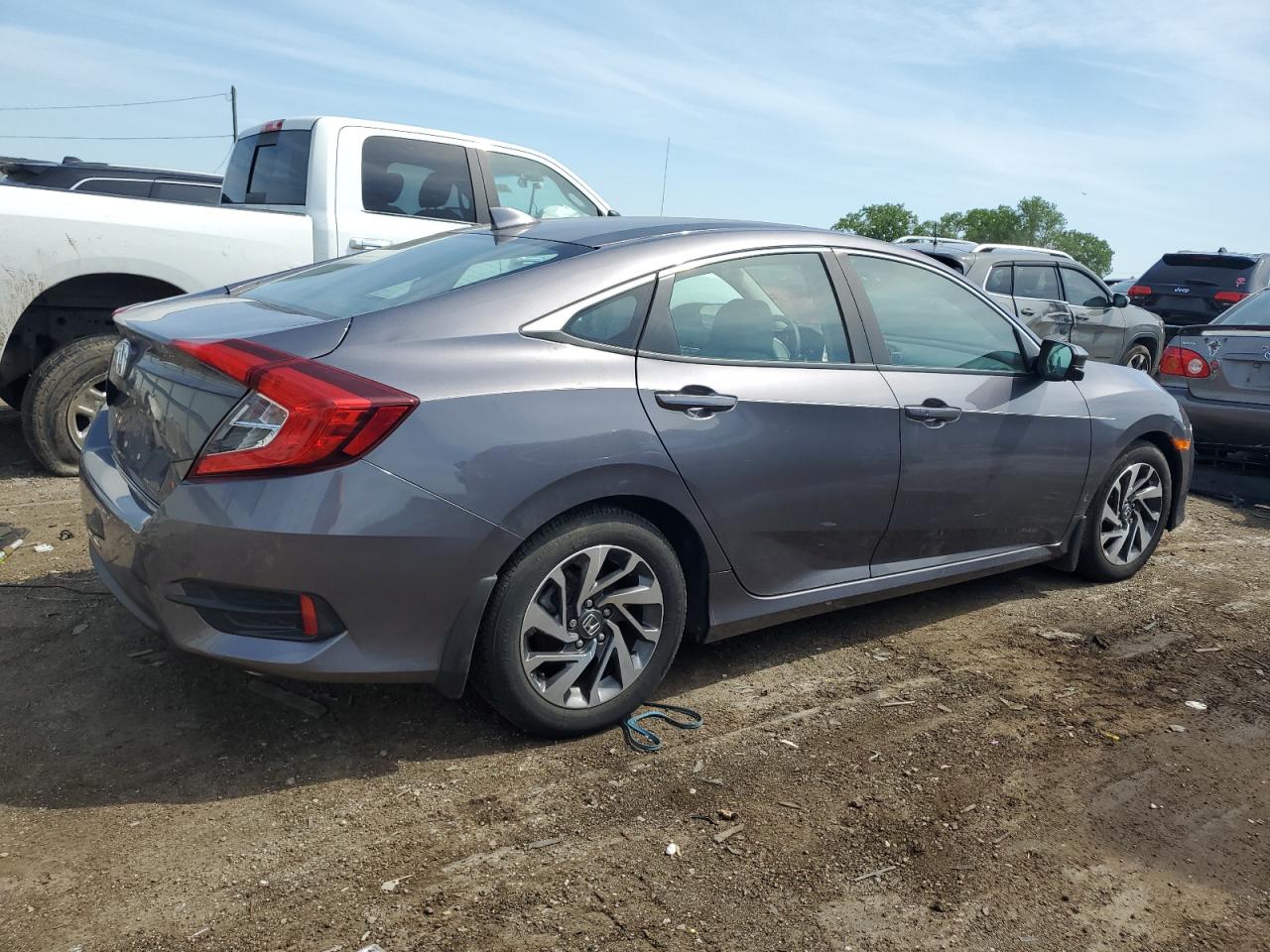 Photo 2 VIN: 19XFC2F73JE027607 - HONDA CIVIC 